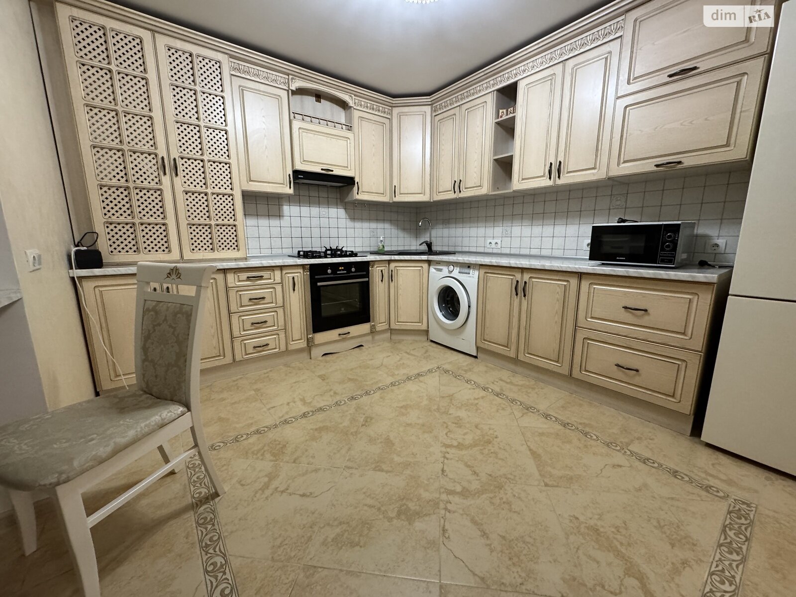 двухкомнатная квартира в Тернополе, район Центр, на ул. Крушельницкой Соломии в аренду на долгий срок помесячно фото 1