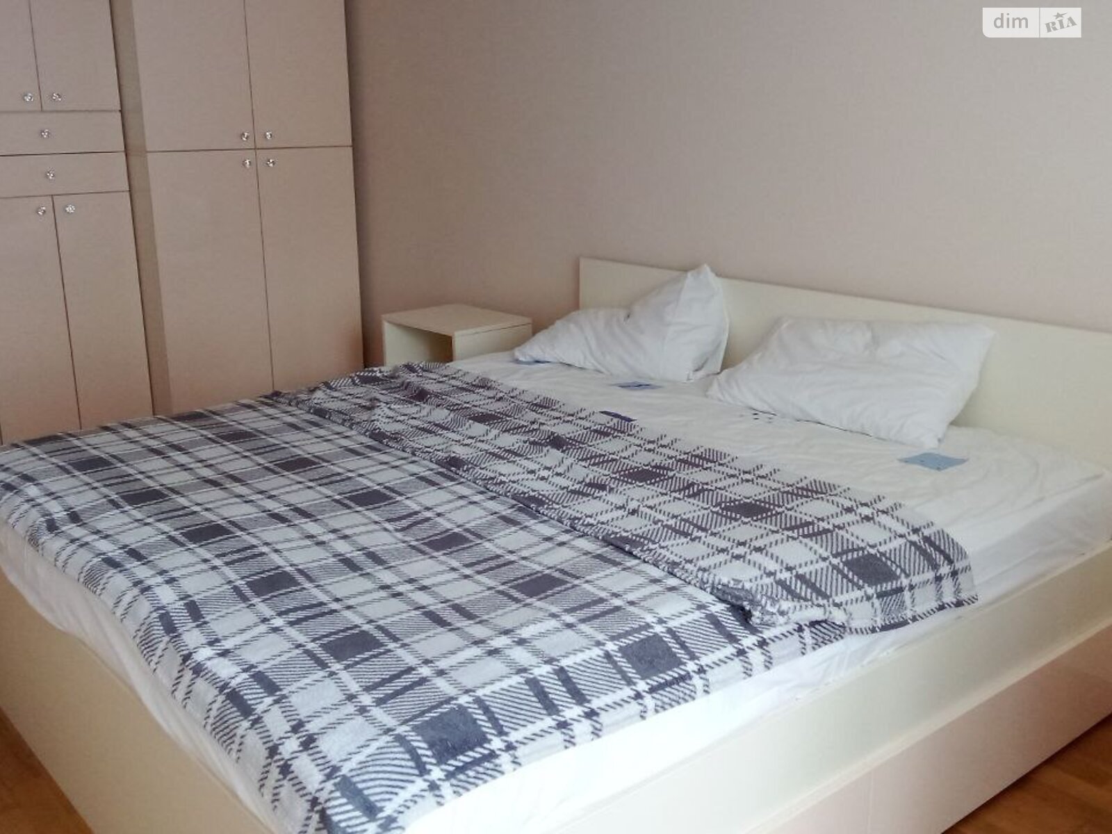 двухкомнатная квартира в Тернополе, район Центр, на ул. Крушельницкой Соломии в аренду на долгий срок помесячно фото 1 двухкомнатная квартира в Тернополе, район Центр, на ул. Крушельницкой Соломии в аренду на долгий срок помесячно фото 1