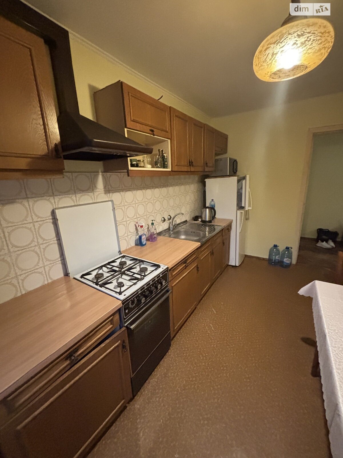 трехкомнатная квартира с мебелью в Тернополе, район Центр, на ул. Крушельницкой Соломии 1А в аренду на долгий срок помесячно фото 1