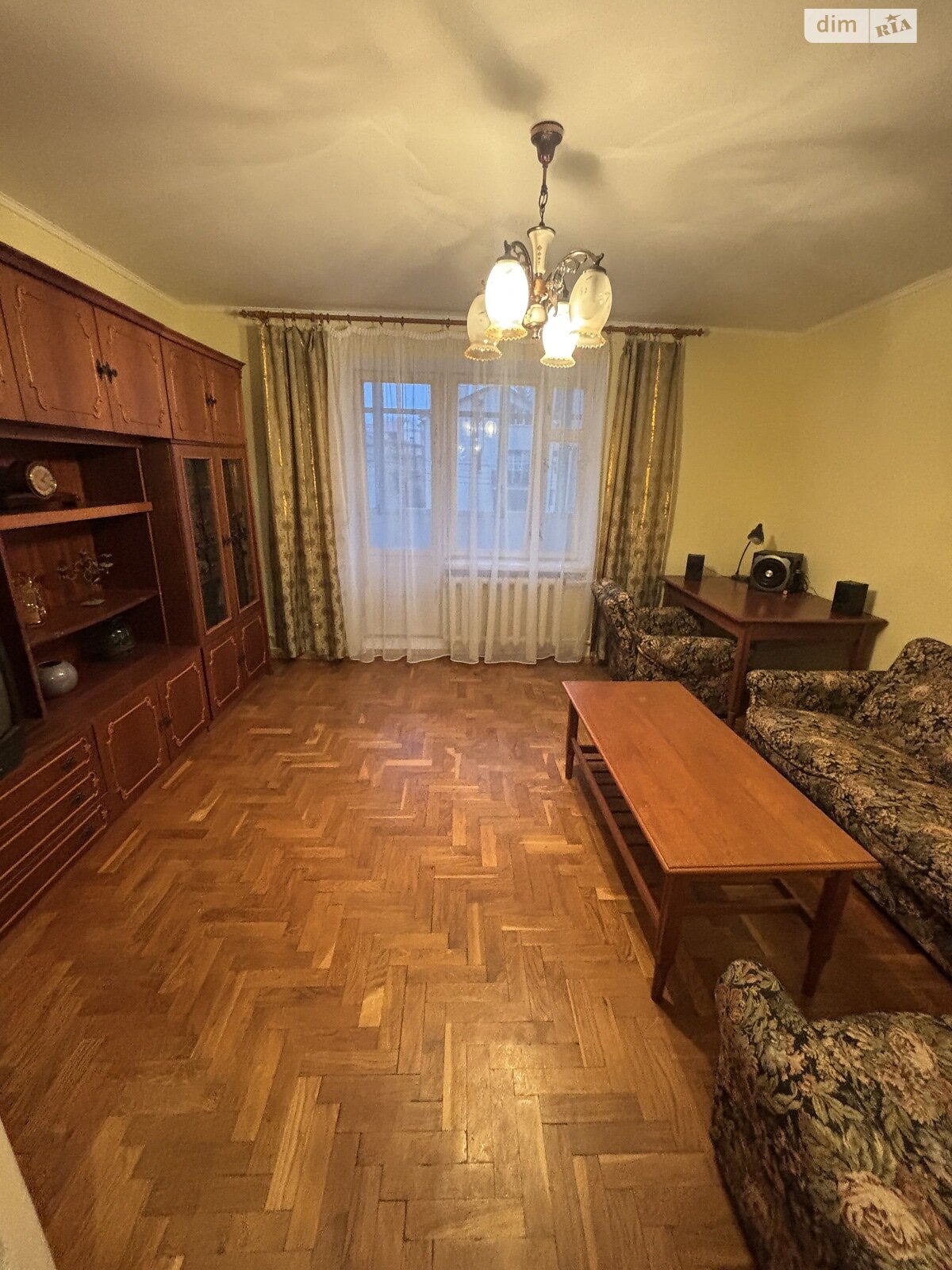 трехкомнатная квартира с мебелью в Тернополе, район Центр, на ул. Крушельницкой Соломии 1А в аренду на долгий срок помесячно фото 1
