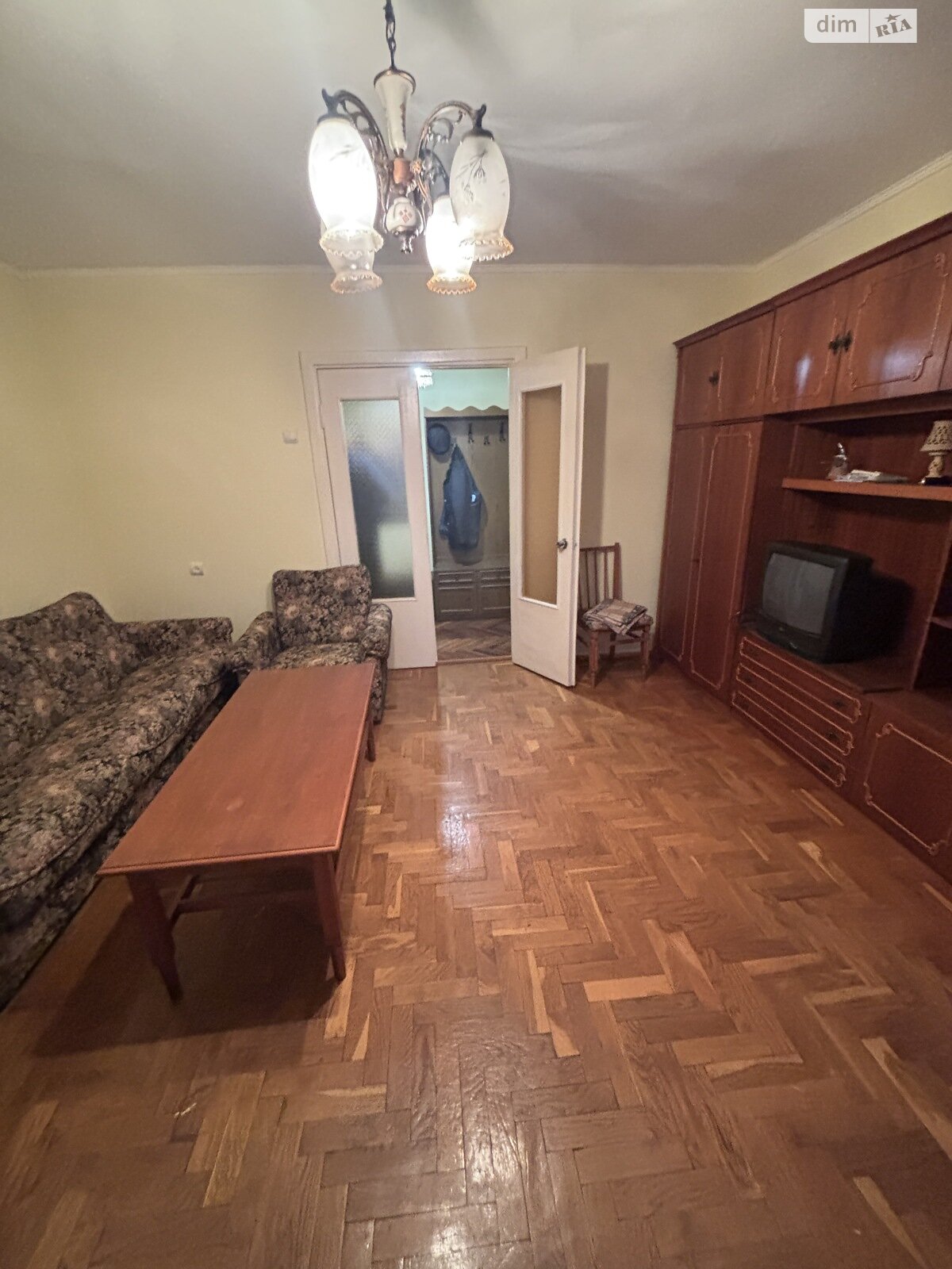 трехкомнатная квартира с мебелью в Тернополе, район Центр, на ул. Крушельницкой Соломии 1А в аренду на долгий срок помесячно фото 1