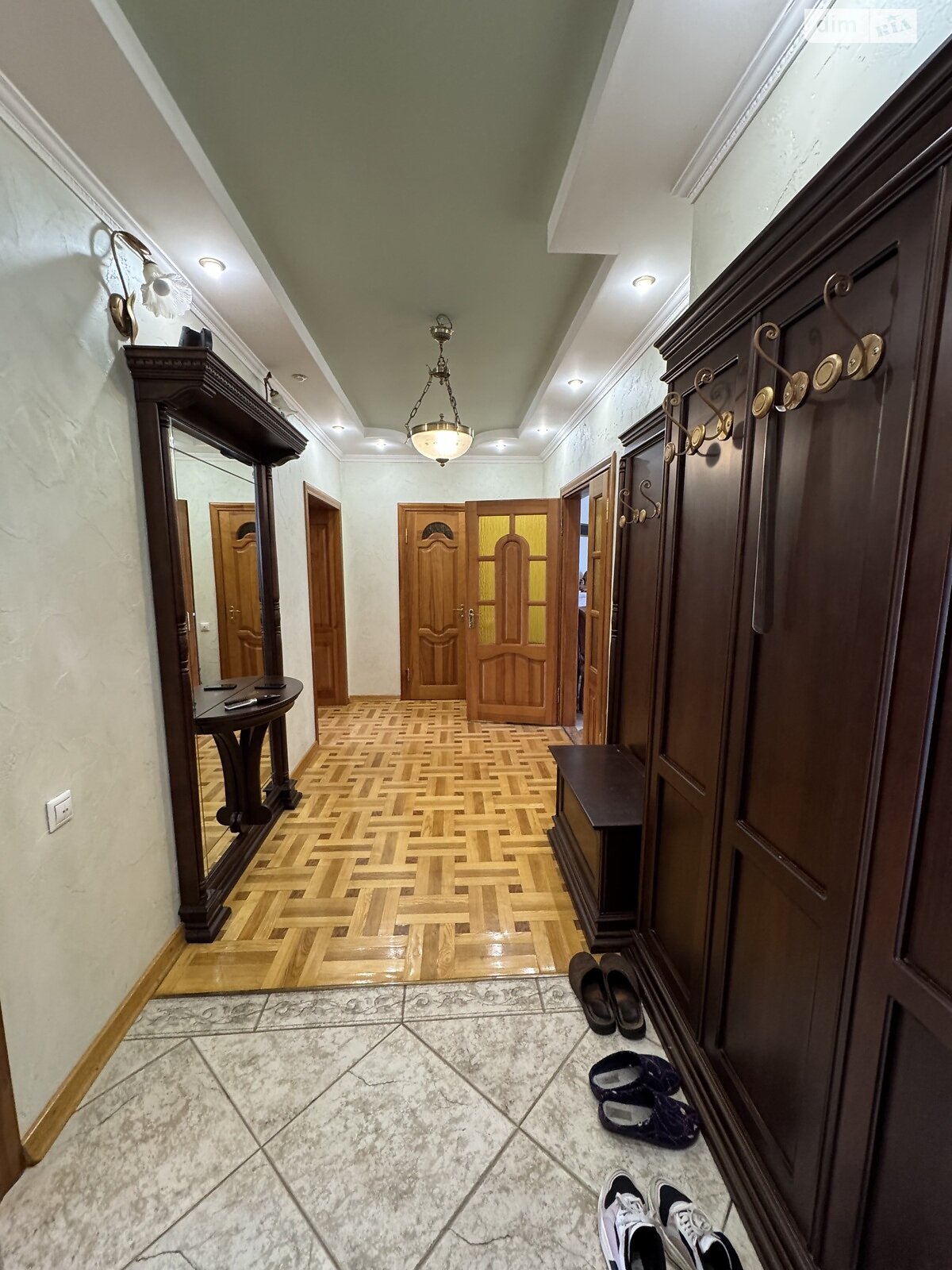 трикімнатна квартира в Тернополі, район Центр, на вул. Мостова Бічна в довготривалу оренду помісячно фото 1 трикімнатна квартира в Тернополі, район Центр, на вул. Мостова Бічна в довготривалу оренду помісячно фото 1