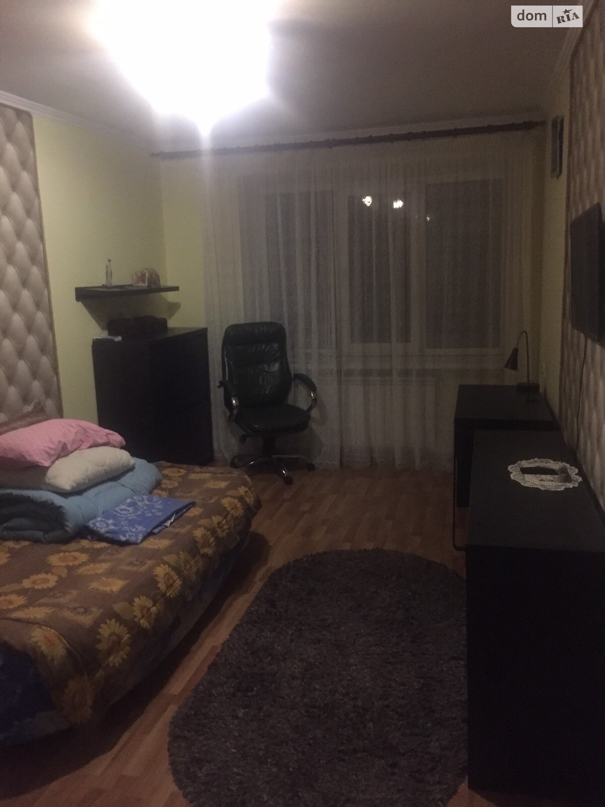 трехкомнатная квартира с мебелью в Тернополе, район Центр, на ул. Торговица 14 в аренду на долгий срок помесячно фото 1