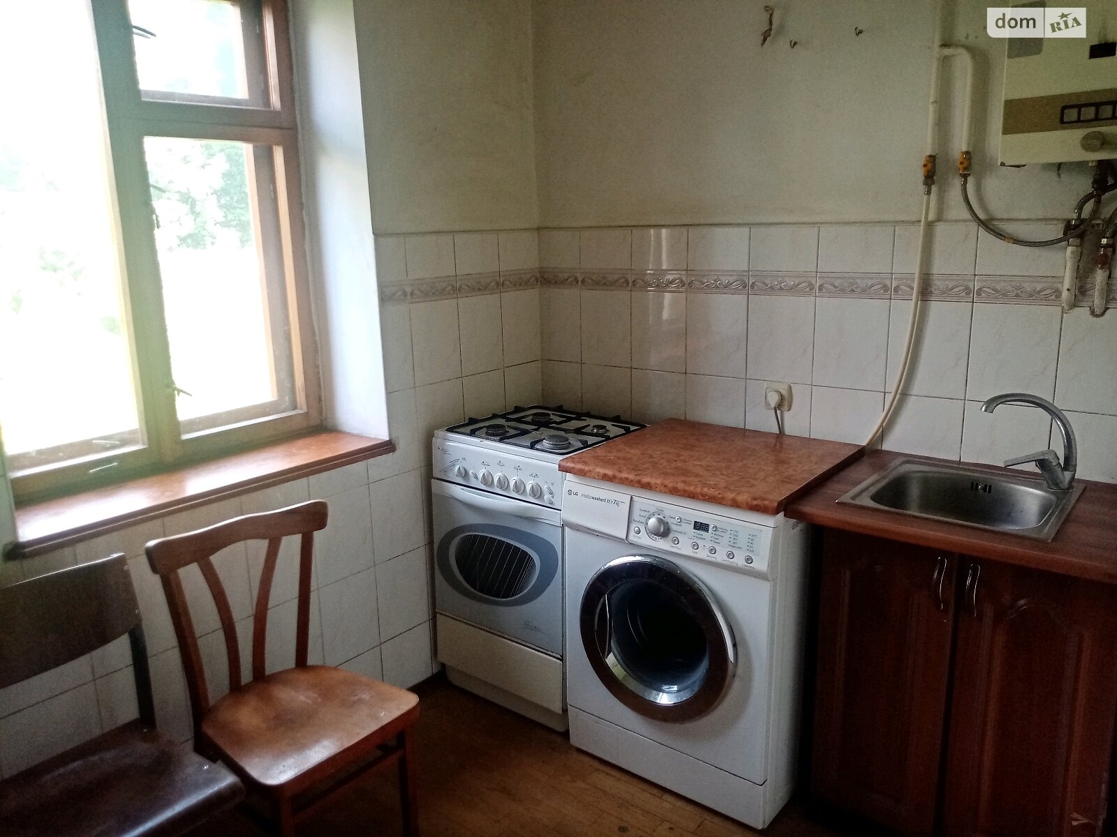 трехкомнатная квартира с мебелью в Тернополе, район Центр, на ул. Острожского Князя 33 в аренду на долгий срок помесячно фото 1