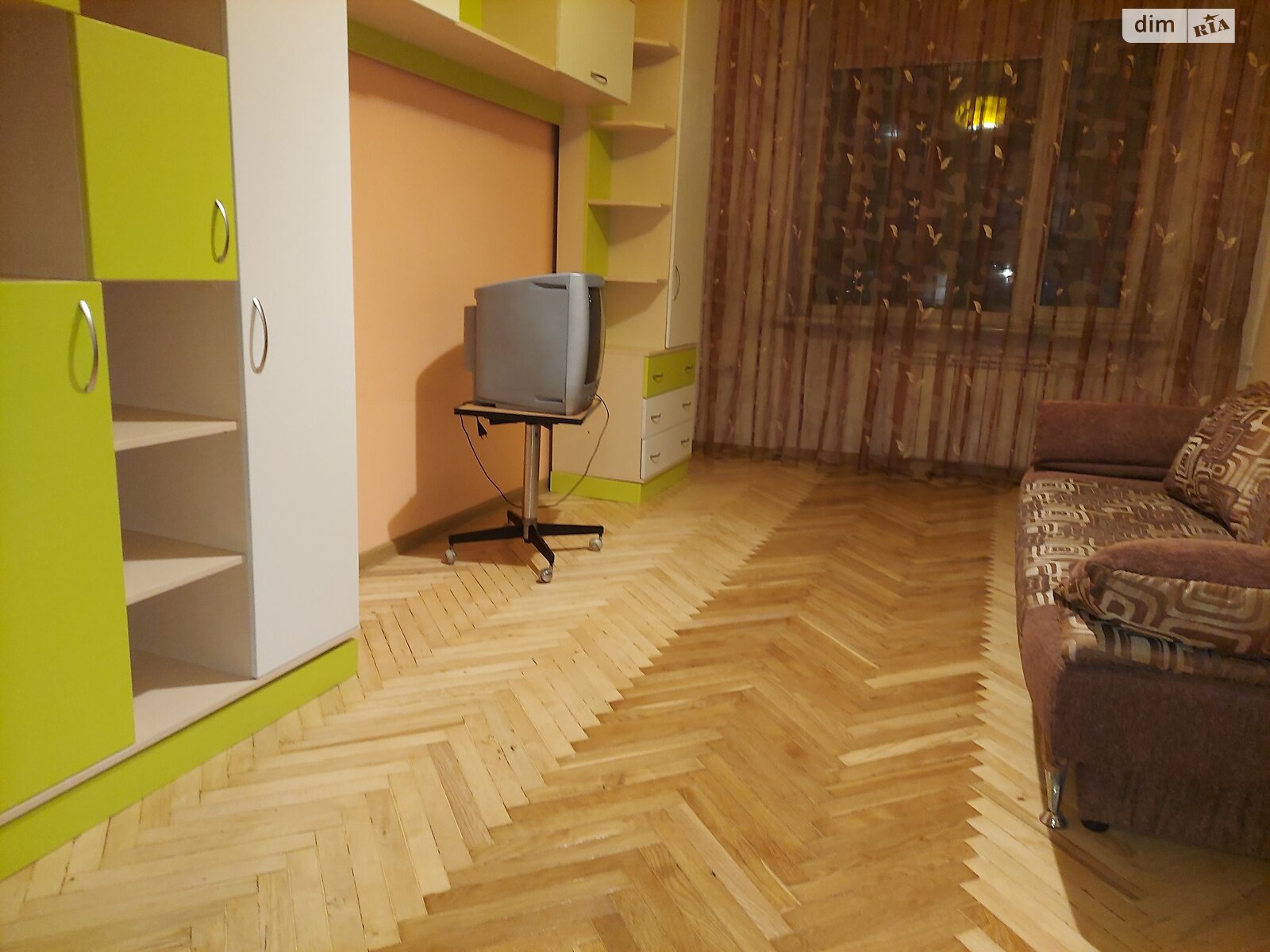 трехкомнатная квартира в Тернополе, район Центр, на ул. Русская в аренду на долгий срок помесячно фото 1 трехкомнатная квартира в Тернополе, район Центр, на ул. Русская в аренду на долгий срок помесячно фото 1