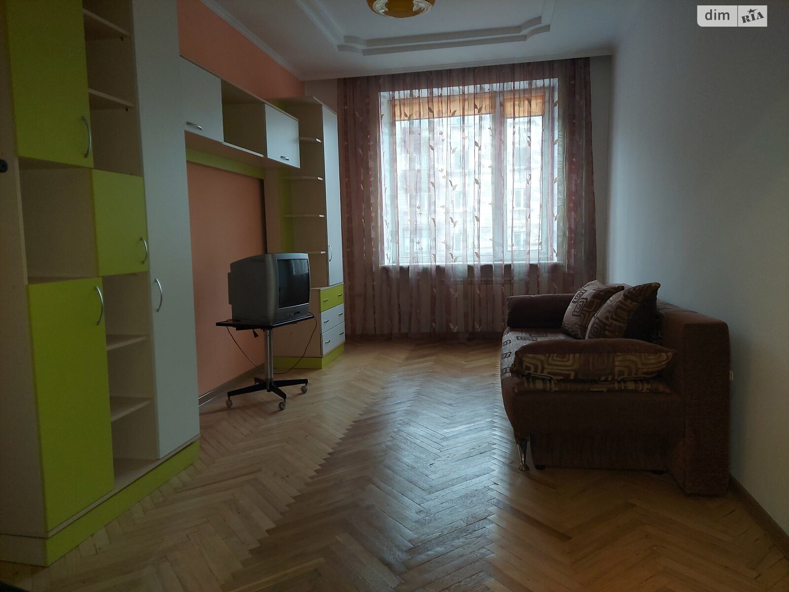 трехкомнатная квартира в Тернополе, район Центр, на ул. Русская в аренду на долгий срок помесячно фото 1