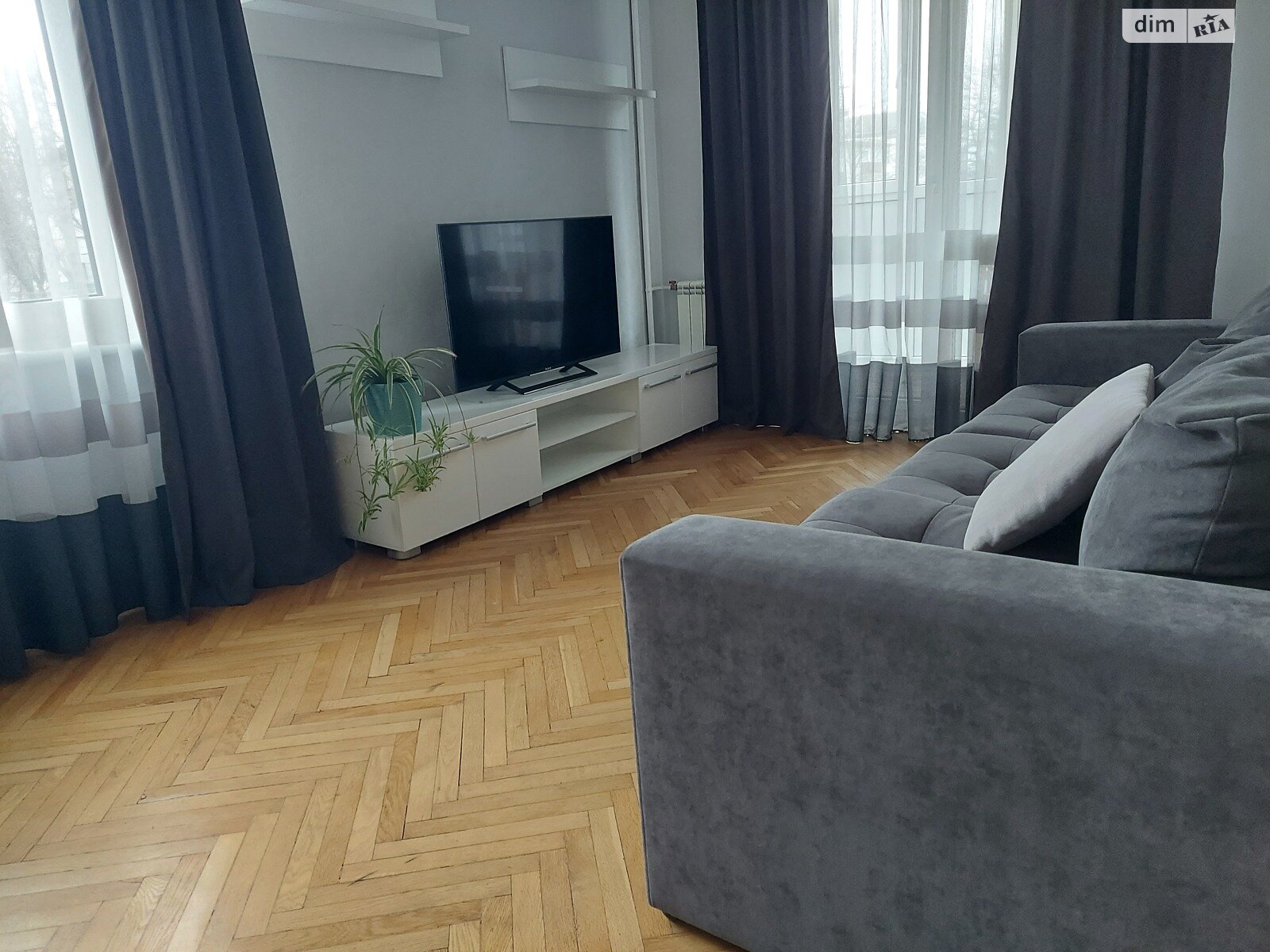 трехкомнатная квартира в Тернополе, район Центр, на ул. Русская в аренду на долгий срок помесячно фото 1