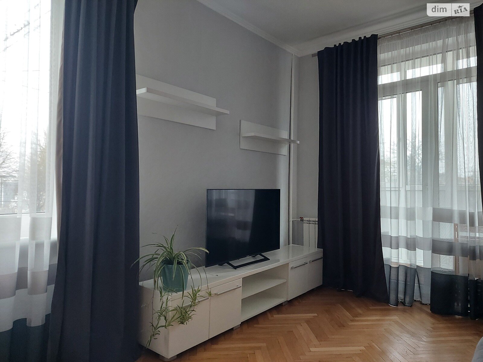 трехкомнатная квартира в Тернополе, район Центр, на ул. Русская в аренду на долгий срок помесячно фото 1