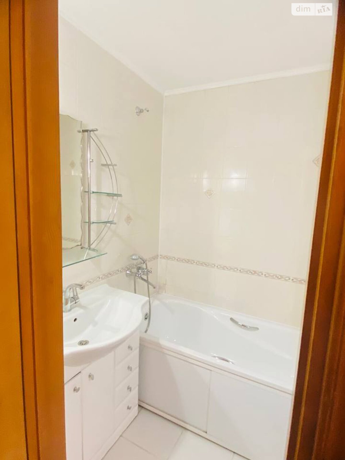 трехкомнатная квартира в Тернополе, район Центр, на ул. Шептицкого Андрея Митрополита 1 в аренду на долгий срок помесячно фото 1 трехкомнатная квартира в Тернополе, район Центр, на ул. Шептицкого Андрея Митрополита 1 в аренду на долгий срок помесячно фото 1