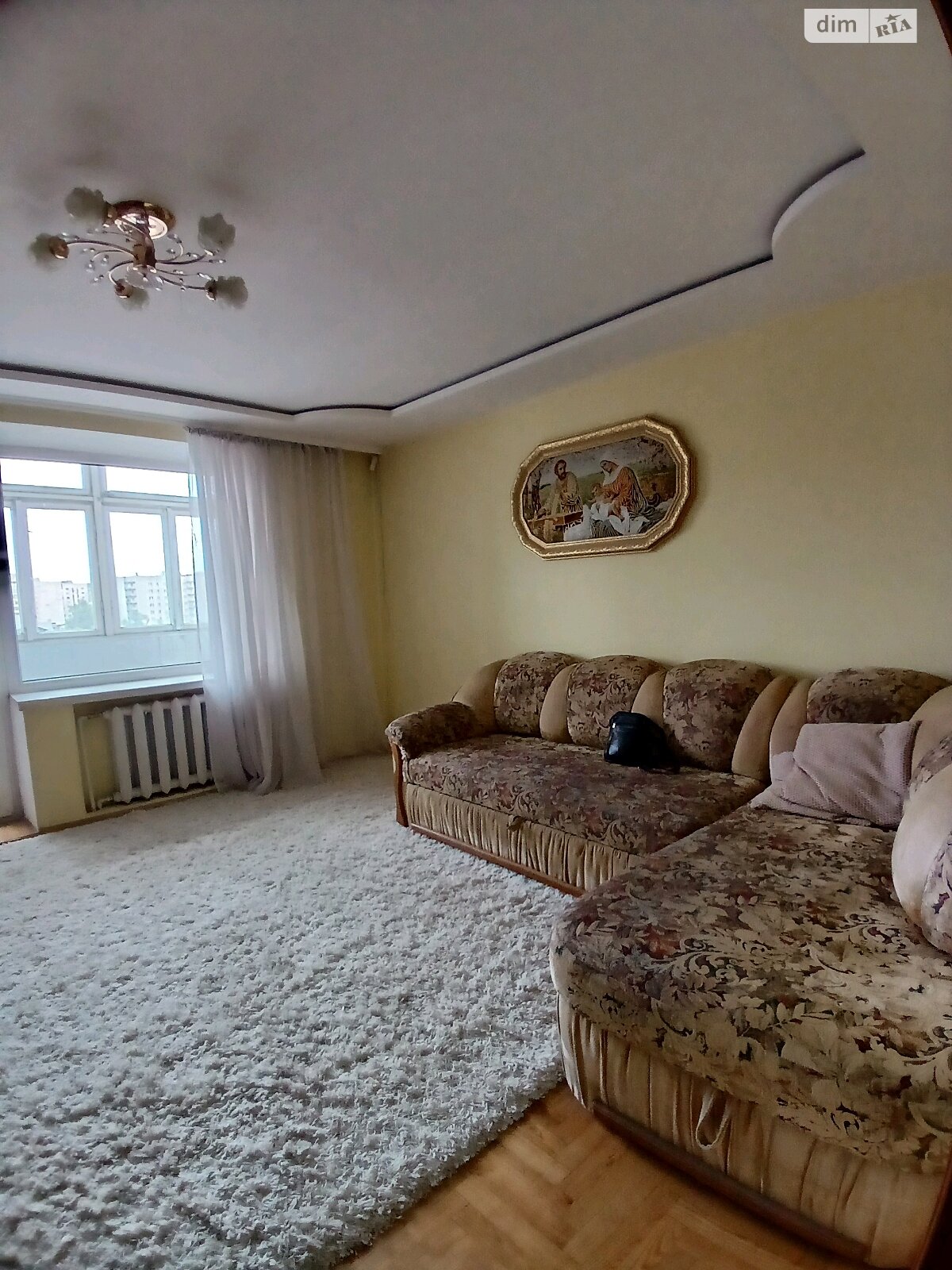 трикімнатна квартира в Тернополі, район Центр, на вул. Торговиця в довготривалу оренду помісячно фото 1 трикімнатна квартира в Тернополі, район Центр, на вул. Торговиця в довготривалу оренду помісячно фото 1