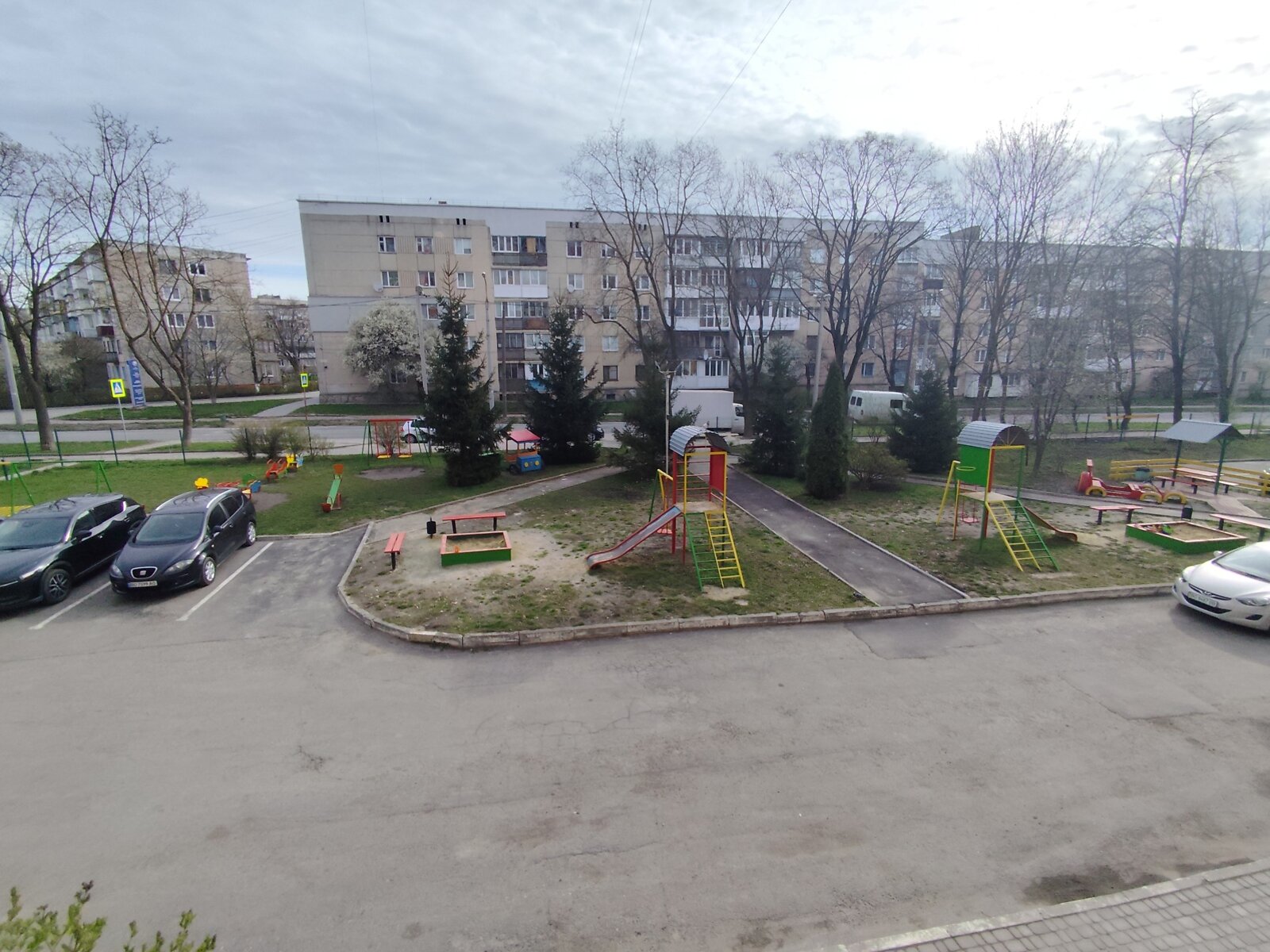 трехкомнатная квартира в Тернополе, район Восточный, на ул. Довженко Александра 8Б в аренду на долгий срок помесячно фото 1 трехкомнатная квартира в Тернополе, район Восточный, на ул. Довженко Александра 8Б в аренду на долгий срок помесячно фото 1