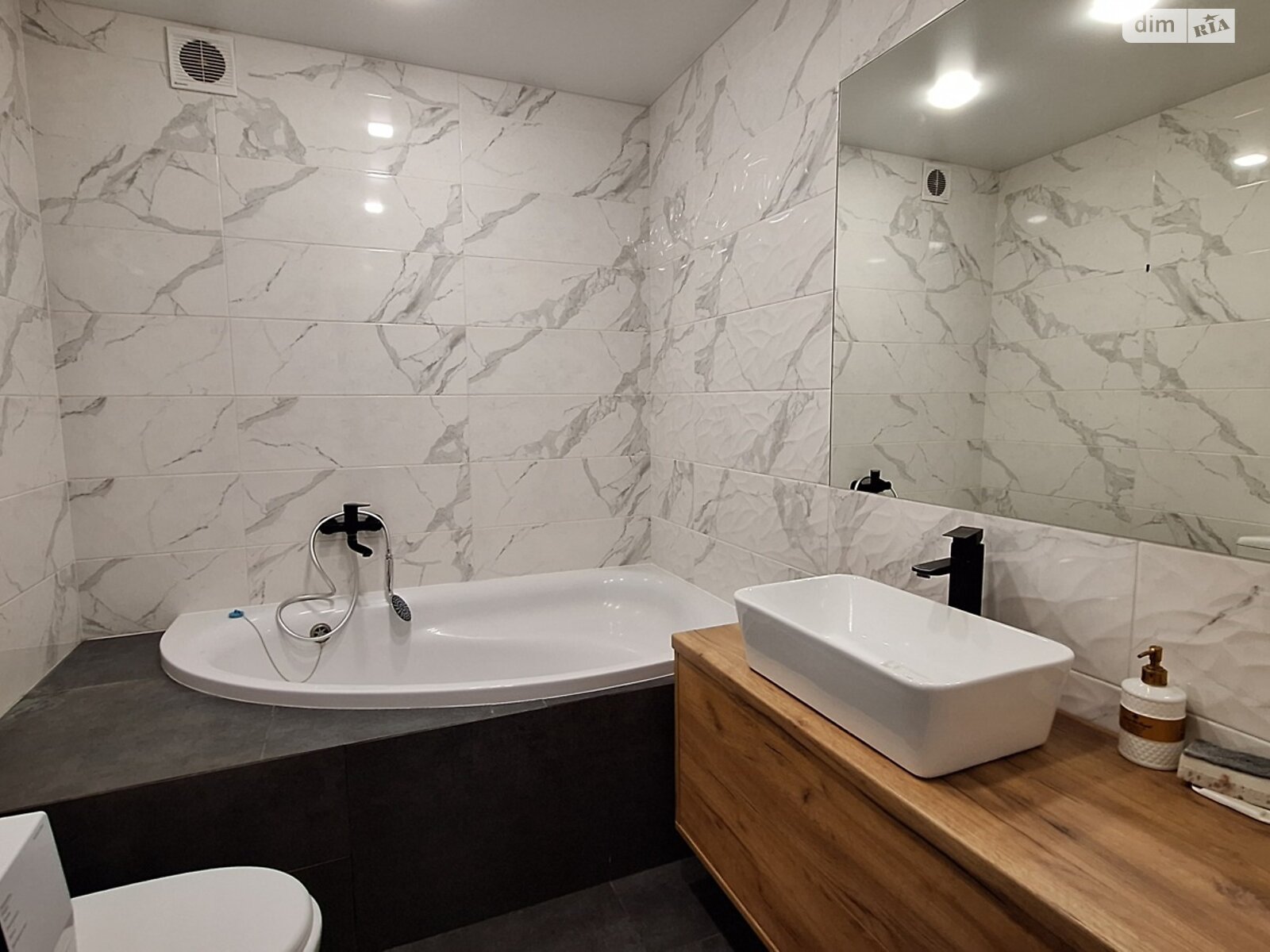 однокімнатна квартира в Тернополі, район Східний, на вул. Довженка Олександра 24 в довготривалу оренду помісячно фото 1 однокімнатна квартира в Тернополі, район Східний, на вул. Довженка Олександра 24 в довготривалу оренду помісячно фото 1