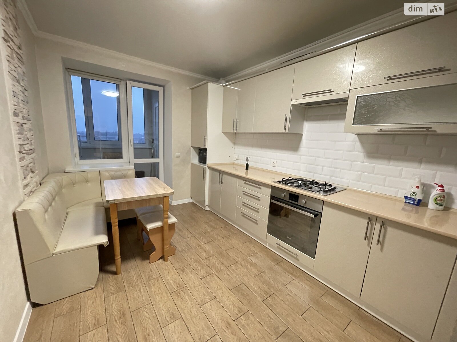 однокімнатна квартира в Тернополі, район Східний, на вул. Довженка Олександра 20 в довготривалу оренду помісячно фото 1 однокімнатна квартира в Тернополі, район Східний, на вул. Довженка Олександра 20 в довготривалу оренду помісячно фото 1