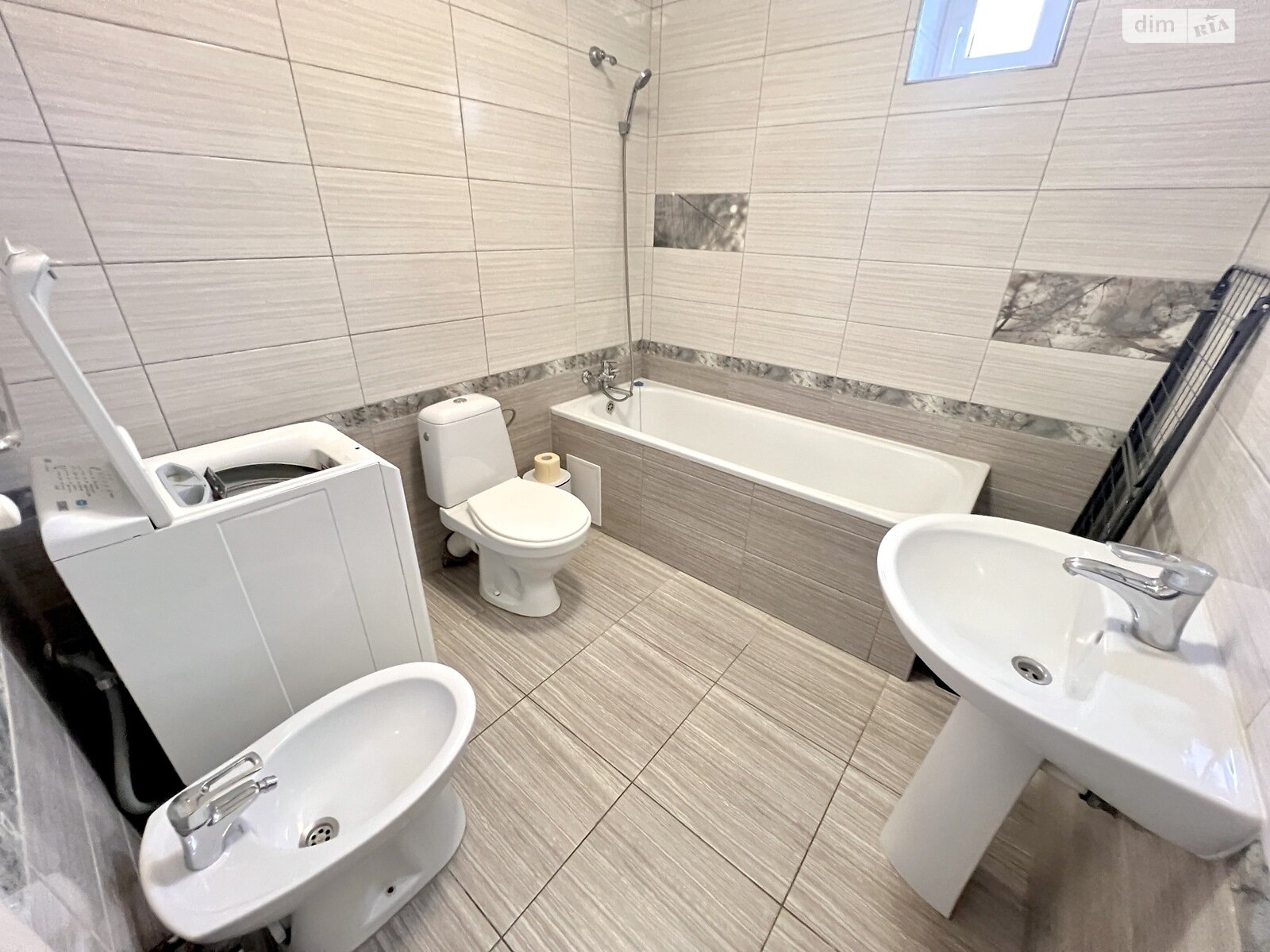 трикімнатна квартира в Тернополі, район Східний, на вул. Глибока в довготривалу оренду помісячно фото 1