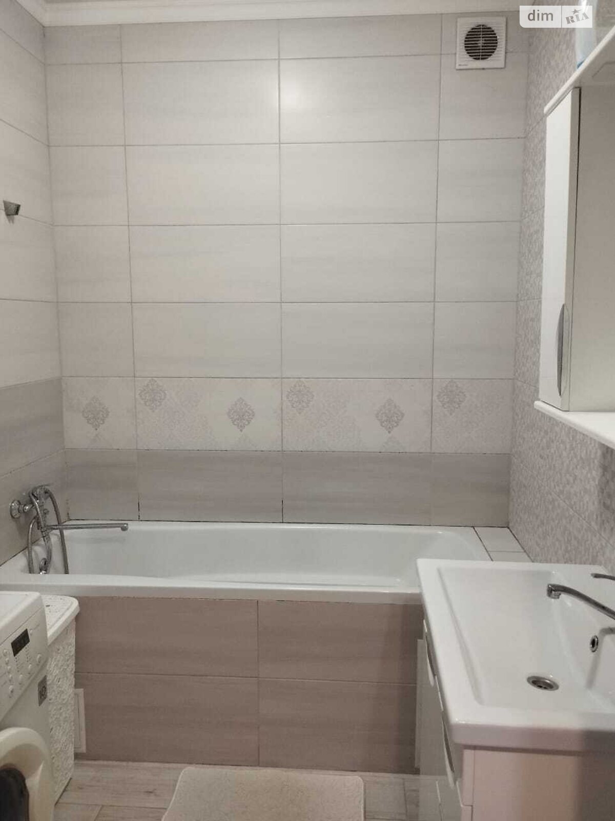 двокімнатна квартира в Угорниках, на вул. Героїв Миколаєва 129А, кв. 25 в довготривалу оренду помісячно фото 1 двокімнатна квартира в Угорниках, на вул. Героїв Миколаєва 129А, кв. 25 в довготривалу оренду помісячно фото 1