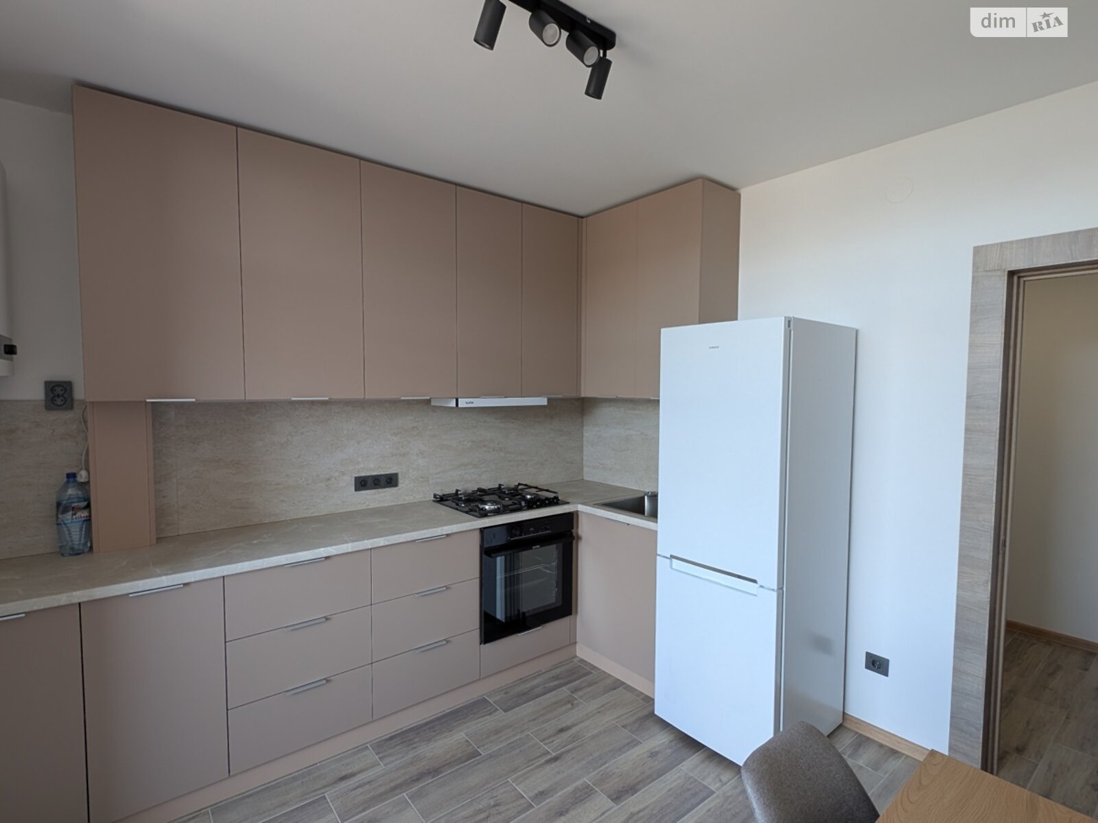 однокомнатная квартира в Ужгороде, район Боздош, на ул. Анатолия Тегзы в аренду на долгий срок помесячно фото 1 однокомнатная квартира в Ужгороде, район Боздош, на ул. Анатолия Тегзы в аренду на долгий срок помесячно фото 1