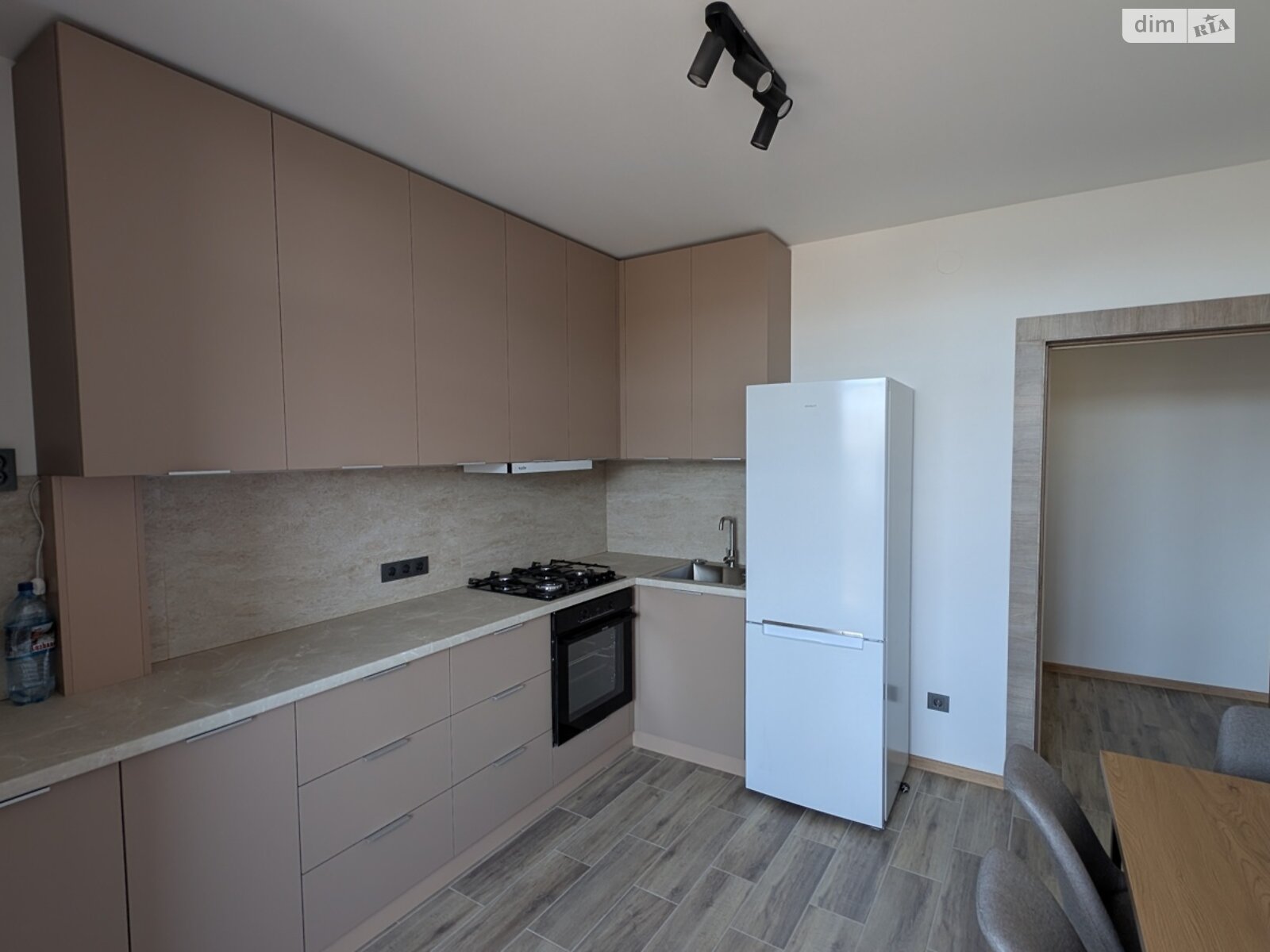 однокомнатная квартира в Ужгороде, район Боздош, на ул. Анатолия Тегзы в аренду на долгий срок помесячно фото 1 однокомнатная квартира в Ужгороде, район Боздош, на ул. Анатолия Тегзы в аренду на долгий срок помесячно фото 1