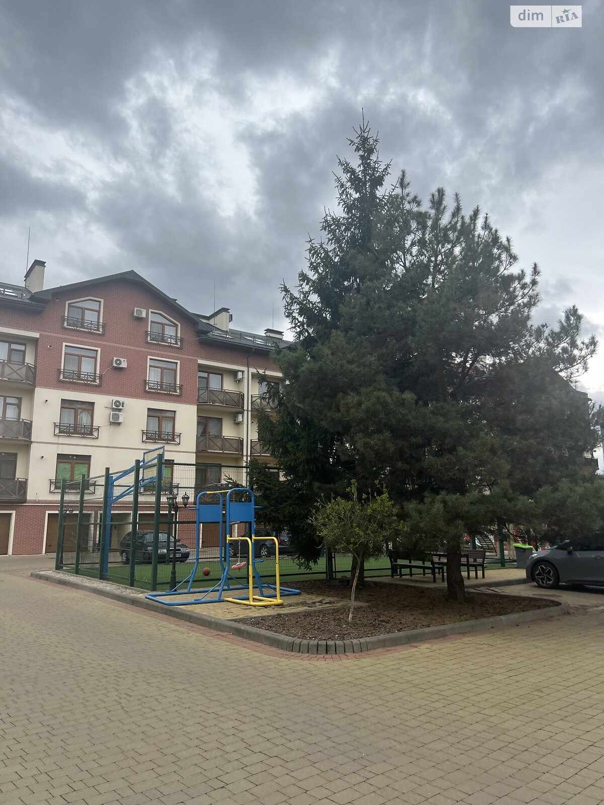 трехкомнатная квартира в Ужгороде, на ул. Флориана Заплетала 4Д в аренду на долгий срок помесячно фото 1 трехкомнатная квартира в Ужгороде, на ул. Флориана Заплетала 4Д в аренду на долгий срок помесячно фото 1
