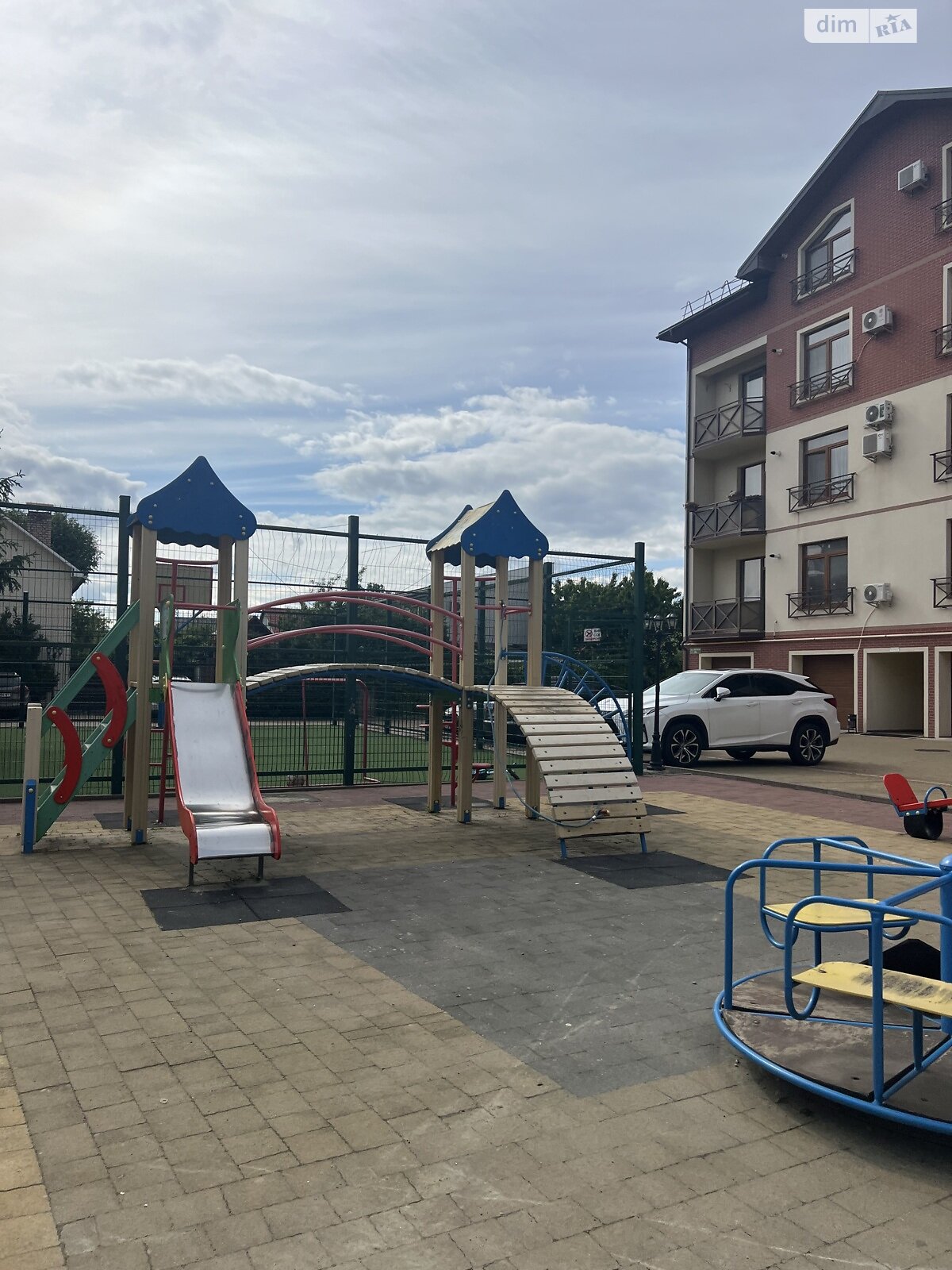 трехкомнатная квартира в Ужгороде, на ул. Флориана Заплетала 4 в аренду на долгий срок помесячно фото 1 трехкомнатная квартира в Ужгороде, на ул. Флориана Заплетала 4 в аренду на долгий срок помесячно фото 1