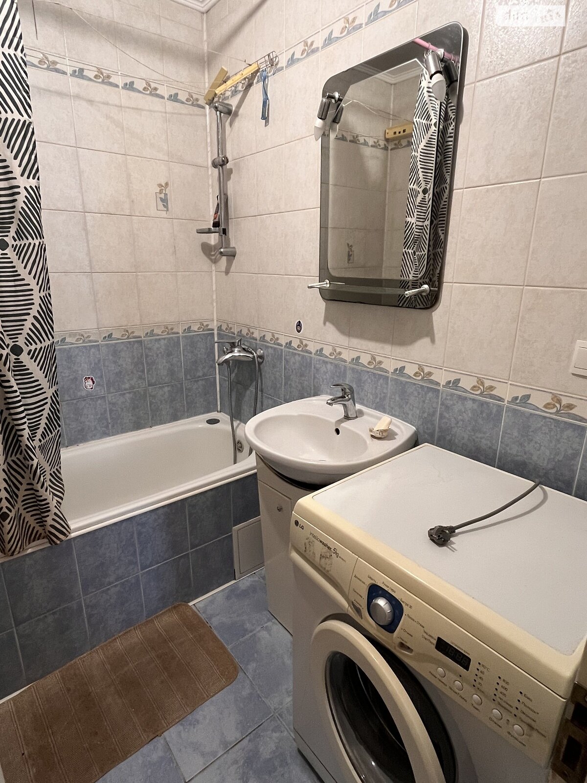 трехкомнатная квартира в Ужгороде, район Кальвария, на ул. Героев в аренду на долгий срок помесячно фото 1 трехкомнатная квартира в Ужгороде, район Кальвария, на ул. Героев в аренду на долгий срок помесячно фото 1