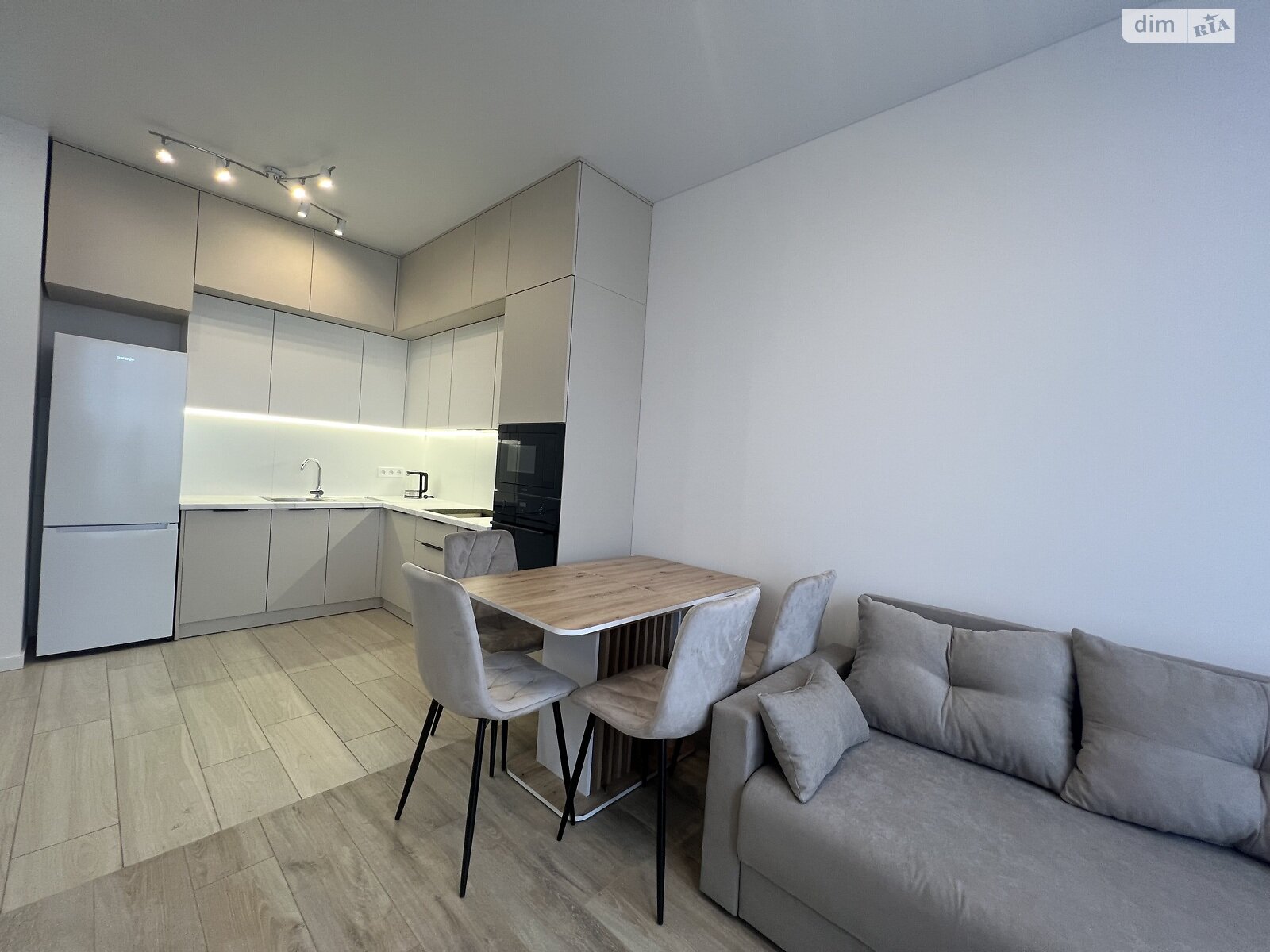 однокімнатна квартира з ремонтом в Ужгороді, на вул. Капушанська в довготривалу оренду помісячно фото 1 однокімнатна квартира з ремонтом в Ужгороді, на вул. Капушанська в довготривалу оренду помісячно фото 1