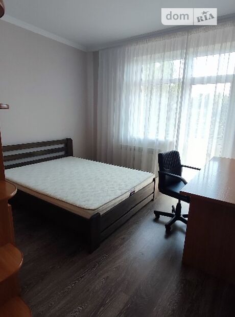 трехкомнатная квартира в Ужгороде, район Компотный, на ул. Флориана Заплетала 4 в аренду на долгий срок помесячно фото 1 трехкомнатная квартира в Ужгороде, район Компотный, на ул. Флориана Заплетала 4 в аренду на долгий срок помесячно фото 1