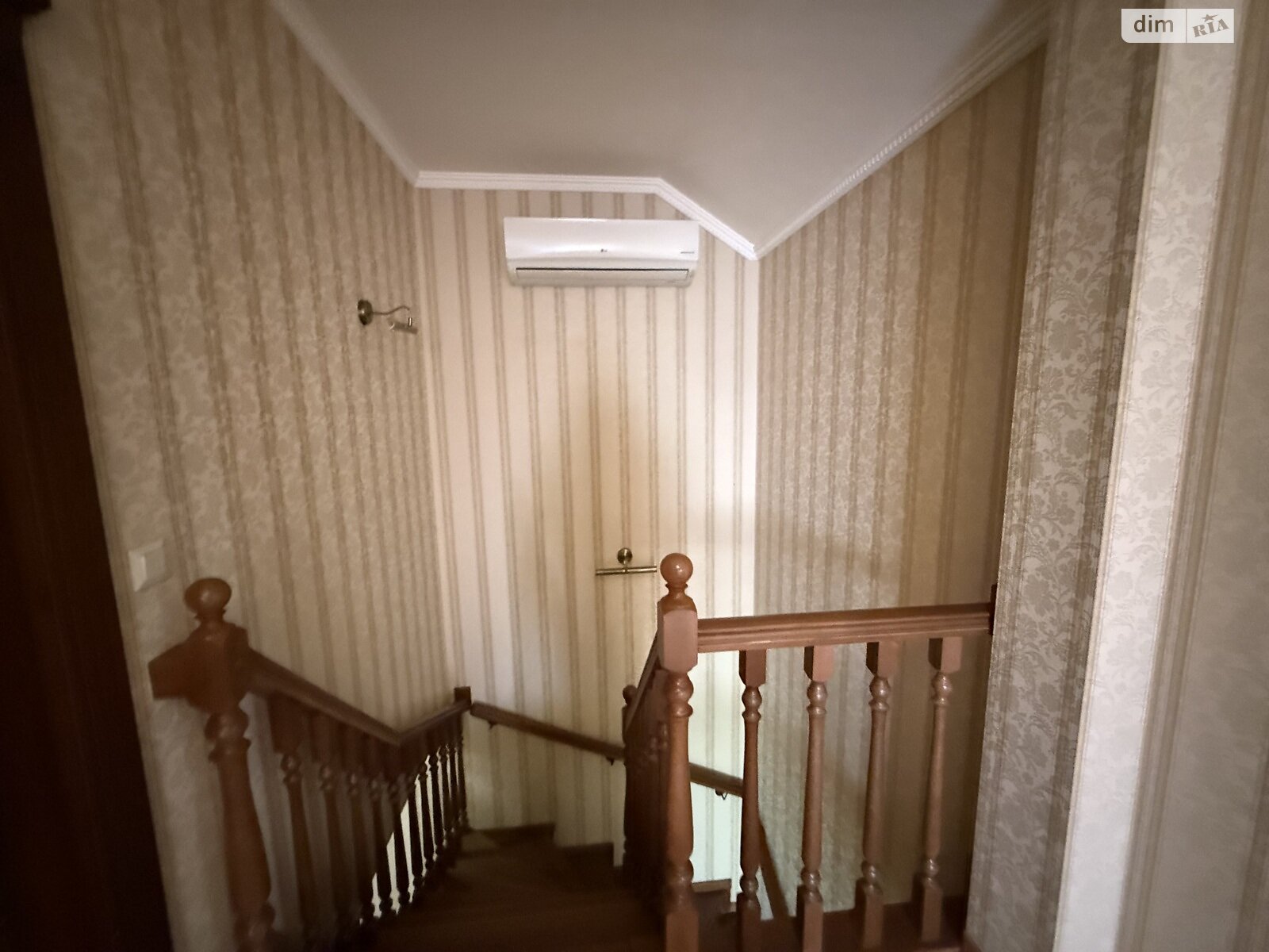 четырехкомнатная квартира в Ужгороде, район Компотный, на ул. Вишневая 22 в аренду на долгий срок помесячно фото 1 четырехкомнатная квартира в Ужгороде, район Компотный, на ул. Вишневая 22 в аренду на долгий срок помесячно фото 1