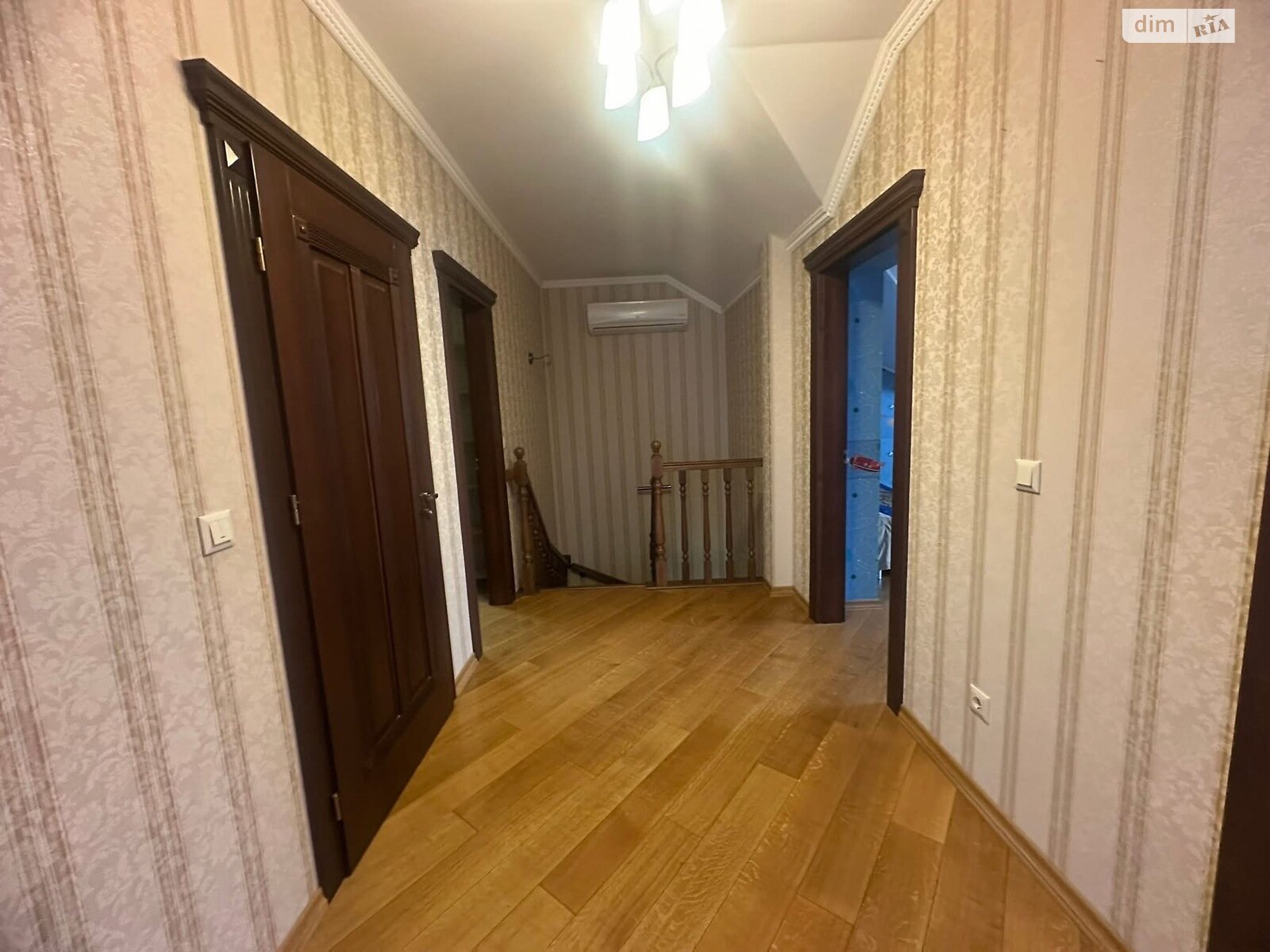 четырехкомнатная квартира в Ужгороде, район Компотный, на ул. Вишневая в аренду на долгий срок помесячно фото 1 четырехкомнатная квартира в Ужгороде, район Компотный, на ул. Вишневая в аренду на долгий срок помесячно фото 1