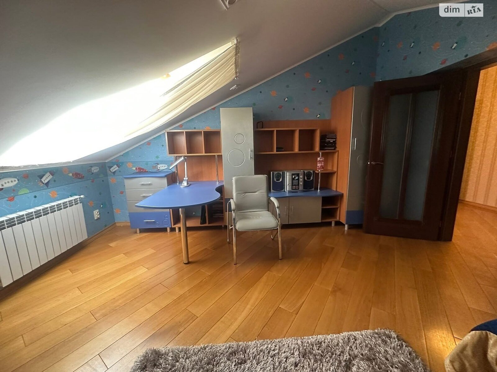 четырехкомнатная квартира в Ужгороде, район Компотный, на ул. Вишневая в аренду на долгий срок помесячно фото 1 четырехкомнатная квартира в Ужгороде, район Компотный, на ул. Вишневая в аренду на долгий срок помесячно фото 1