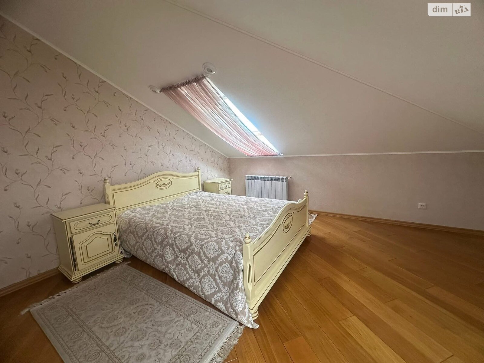 четырехкомнатная квартира в Ужгороде, район Компотный, на ул. Вишневая в аренду на долгий срок помесячно фото 1 четырехкомнатная квартира в Ужгороде, район Компотный, на ул. Вишневая в аренду на долгий срок помесячно фото 1