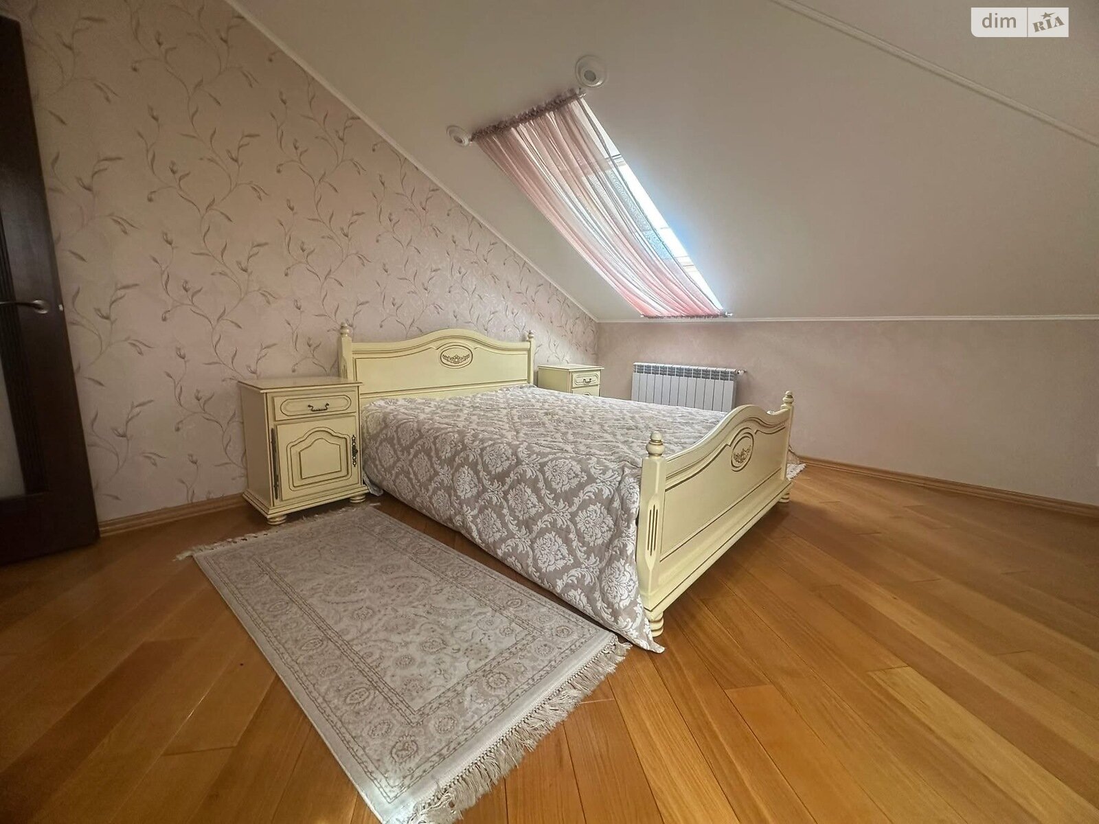 четырехкомнатная квартира в Ужгороде, район Компотный, на ул. Вишневая в аренду на долгий срок помесячно фото 1 четырехкомнатная квартира в Ужгороде, район Компотный, на ул. Вишневая в аренду на долгий срок помесячно фото 1