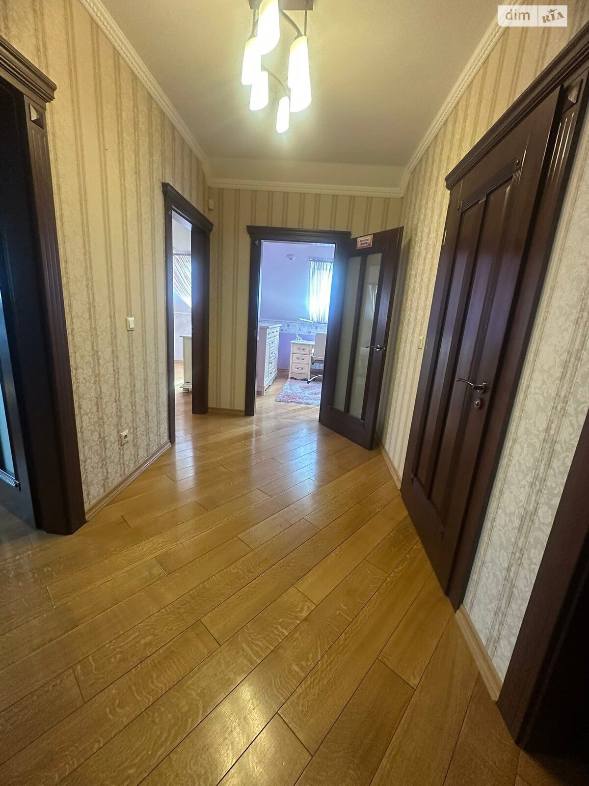 четырехкомнатная квартира в Ужгороде, район Компотный, на ул. Вишневая в аренду на долгий срок помесячно фото 1 четырехкомнатная квартира в Ужгороде, район Компотный, на ул. Вишневая в аренду на долгий срок помесячно фото 1