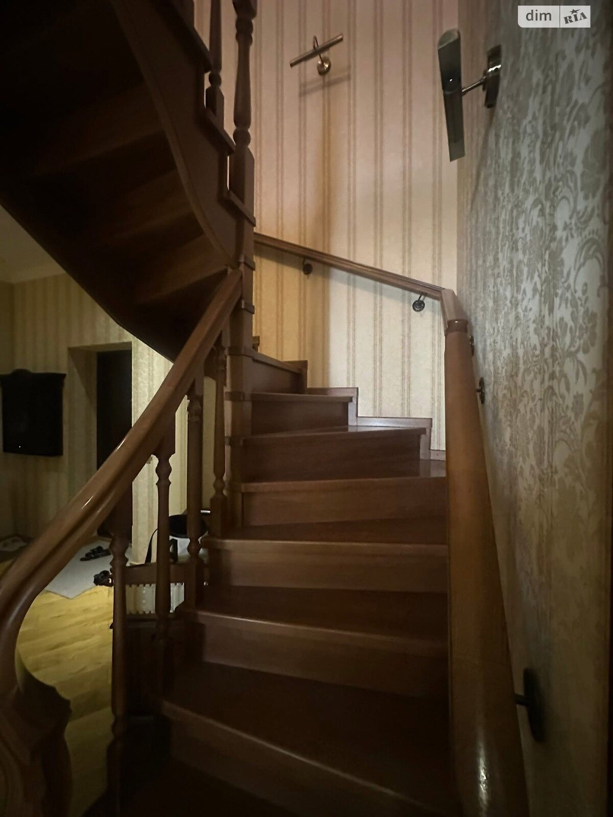 четырехкомнатная квартира в Ужгороде, район Компотный, на ул. Вишневая в аренду на долгий срок помесячно фото 1 четырехкомнатная квартира в Ужгороде, район Компотный, на ул. Вишневая в аренду на долгий срок помесячно фото 1