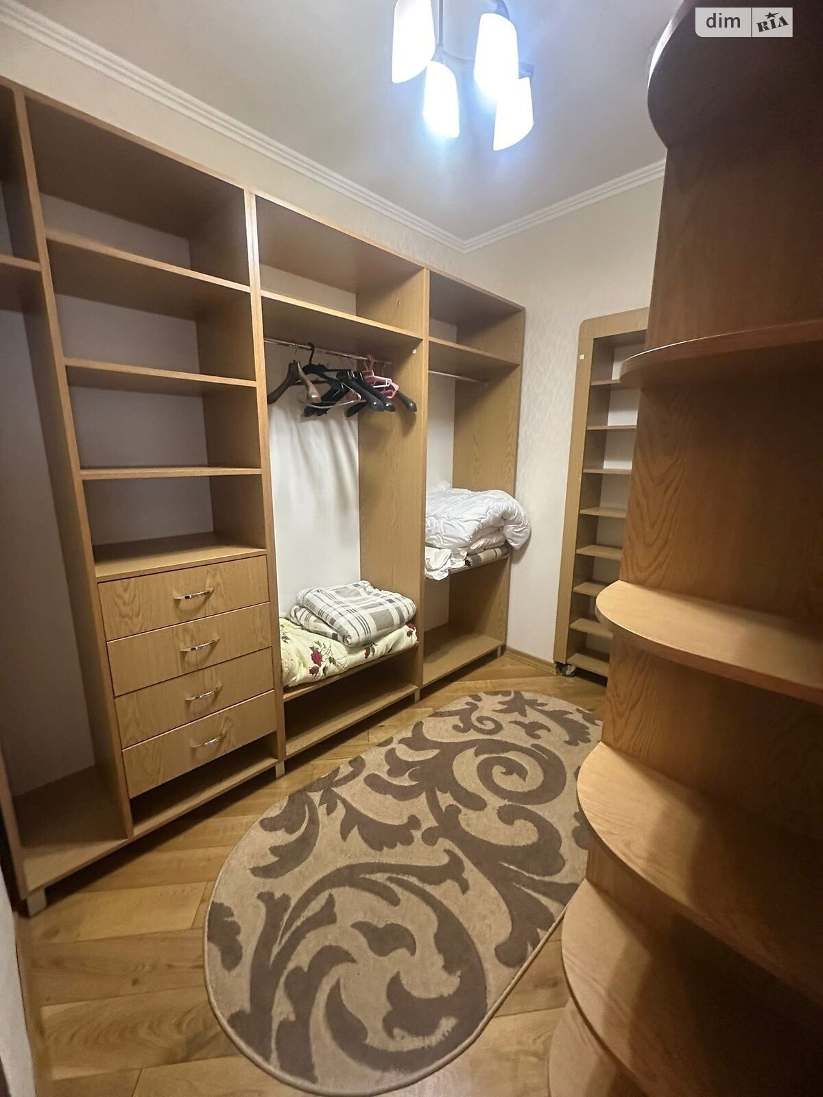 четырехкомнатная квартира в Ужгороде, район Компотный, на ул. Вишневая в аренду на долгий срок помесячно фото 1 четырехкомнатная квартира в Ужгороде, район Компотный, на ул. Вишневая в аренду на долгий срок помесячно фото 1