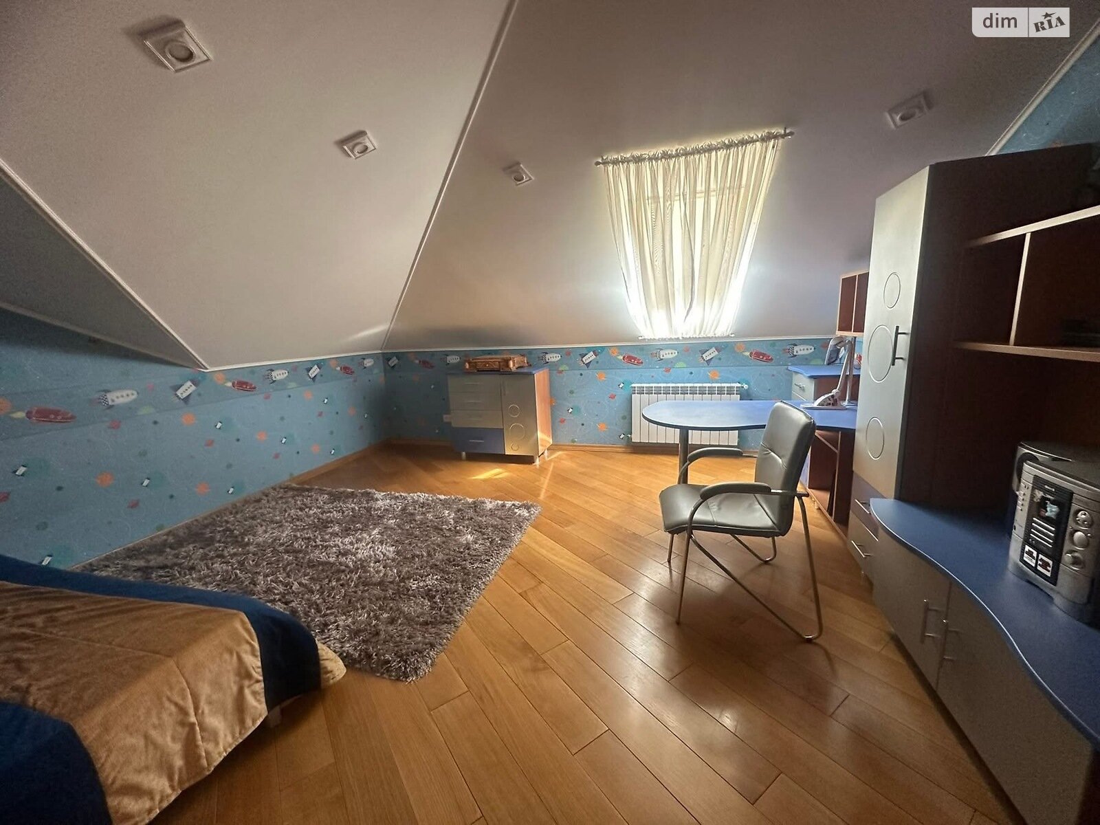 четырехкомнатная квартира в Ужгороде, район Компотный, на ул. Вишневая в аренду на долгий срок помесячно фото 1 четырехкомнатная квартира в Ужгороде, район Компотный, на ул. Вишневая в аренду на долгий срок помесячно фото 1