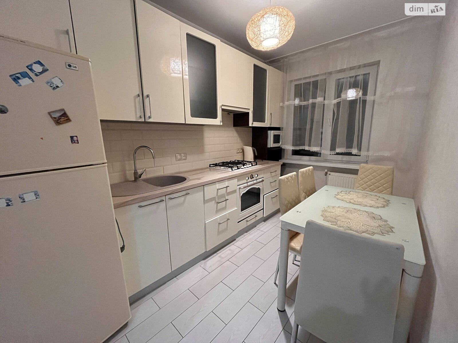 трикімнатна квартира в Ужгороді, район Новий, на вул. Легоцького в довготривалу оренду помісячно фото 1 трикімнатна квартира в Ужгороді, район Новий, на вул. Легоцького в довготривалу оренду помісячно фото 1