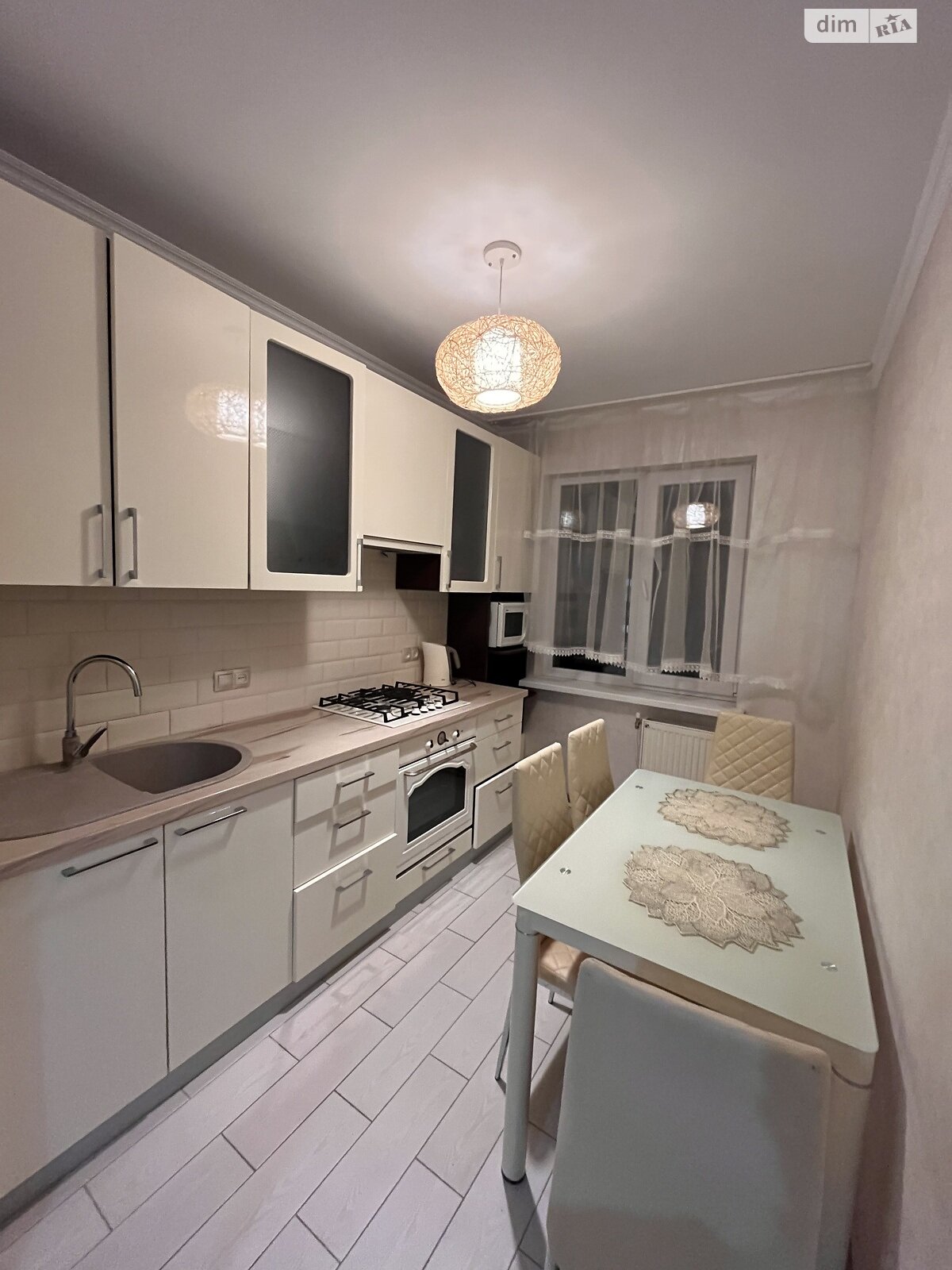 трикімнатна квартира в Ужгороді, район Новий, на вул. Легоцького в довготривалу оренду помісячно фото 1 трикімнатна квартира в Ужгороді, район Новий, на вул. Легоцького в довготривалу оренду помісячно фото 1