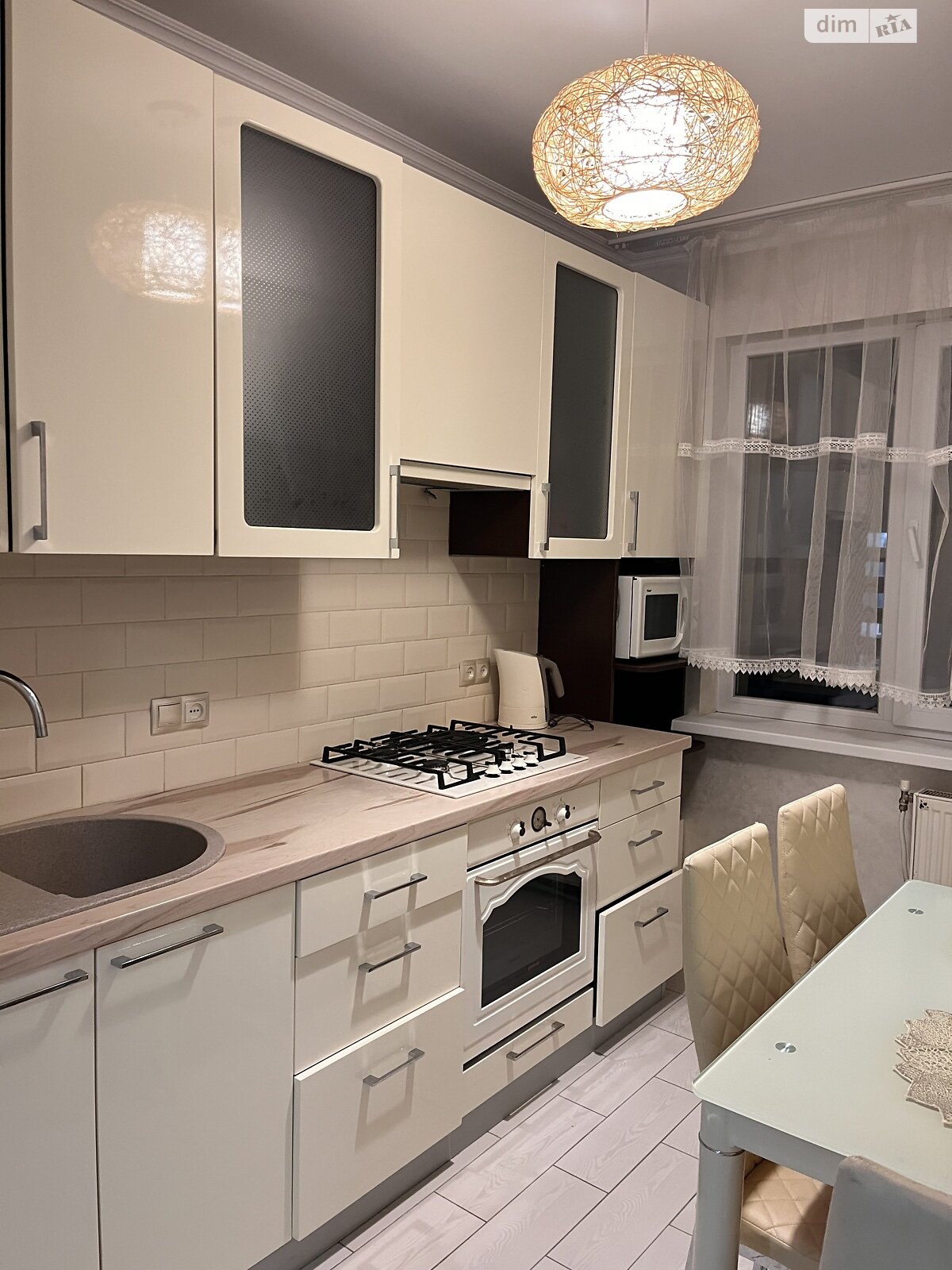 трикімнатна квартира в Ужгороді, район Новий, на вул. Легоцького в довготривалу оренду помісячно фото 1 трикімнатна квартира в Ужгороді, район Новий, на вул. Легоцького в довготривалу оренду помісячно фото 1