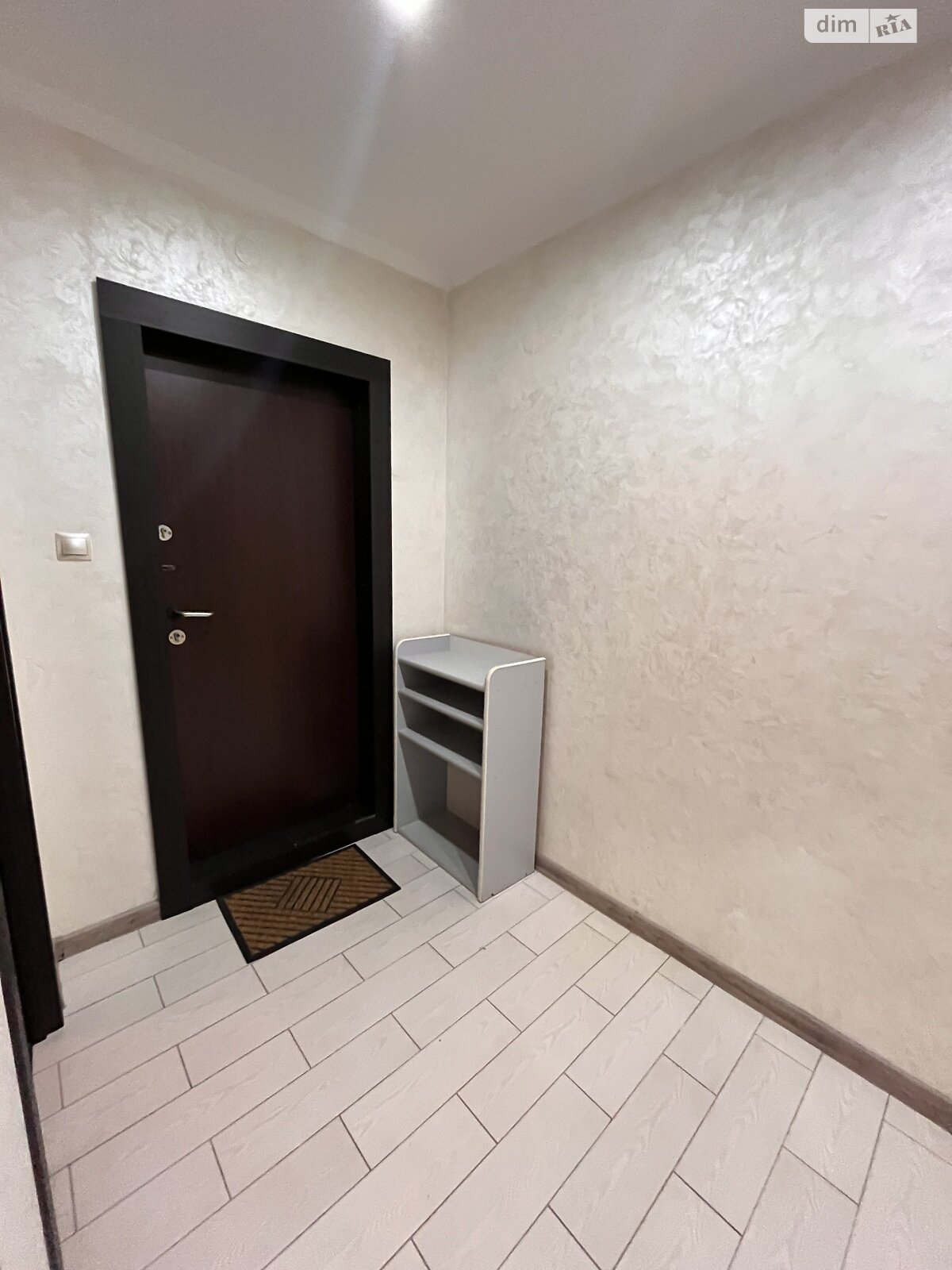 трикімнатна квартира в Ужгороді, район Новий, на вул. Легоцького в довготривалу оренду помісячно фото 1 трикімнатна квартира в Ужгороді, район Новий, на вул. Легоцького в довготривалу оренду помісячно фото 1