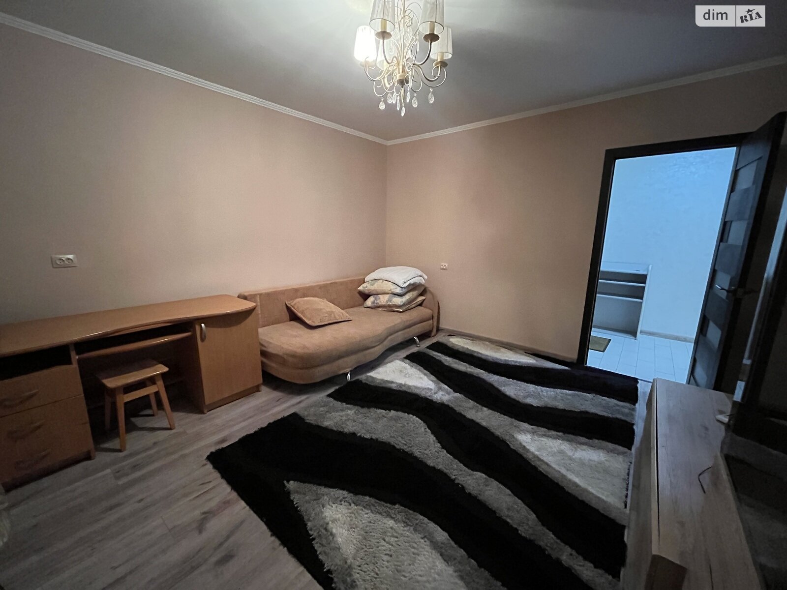 трикімнатна квартира в Ужгороді, район Новий, на вул. Легоцького в довготривалу оренду помісячно фото 1 трикімнатна квартира в Ужгороді, район Новий, на вул. Легоцького в довготривалу оренду помісячно фото 1