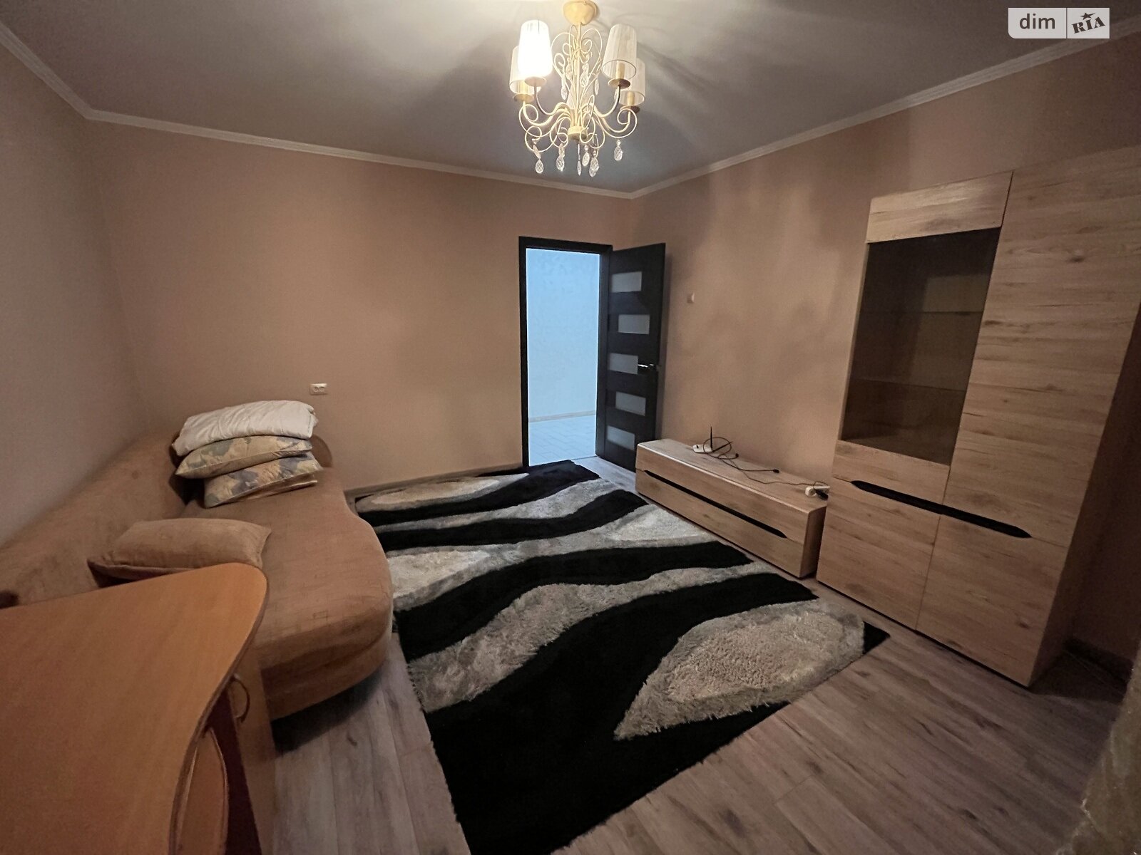 трикімнатна квартира в Ужгороді, район Новий, на вул. Легоцького в довготривалу оренду помісячно фото 1 трикімнатна квартира в Ужгороді, район Новий, на вул. Легоцького в довготривалу оренду помісячно фото 1