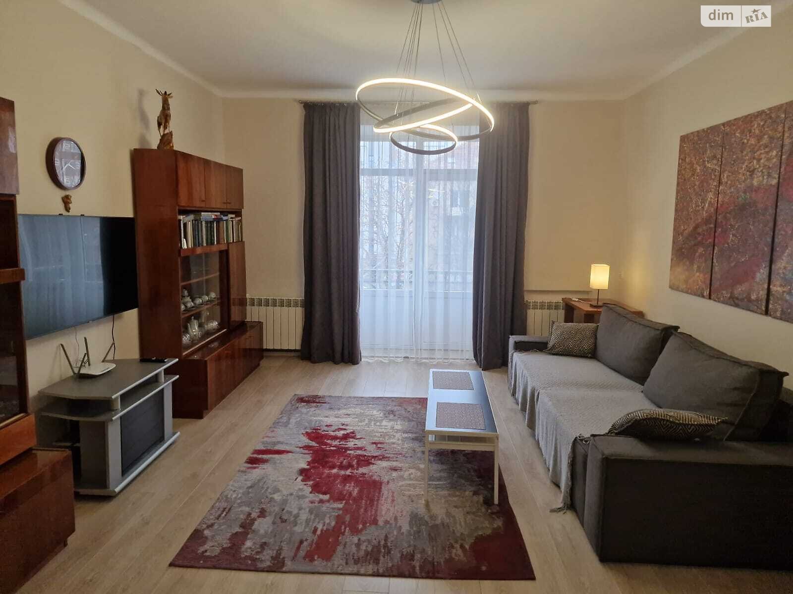 трехкомнатная квартира в Ужгороде, район Новый, на просп. Свободы 18 в аренду на долгий срок помесячно фото 1 трехкомнатная квартира в Ужгороде, район Новый, на просп. Свободы 18 в аренду на долгий срок помесячно фото 1