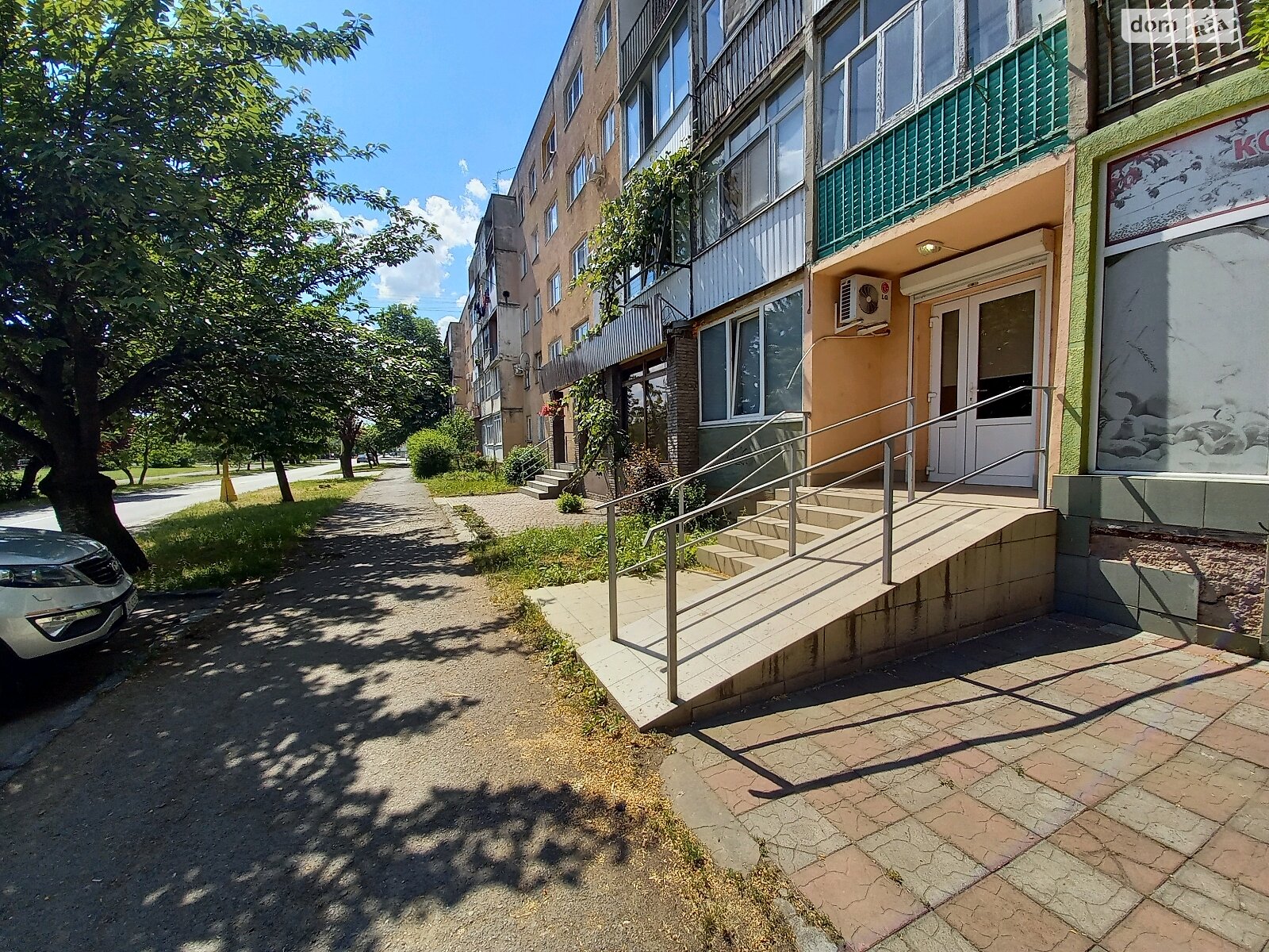 трехкомнатная квартира с мебелью в Ужгороде, район Новый, на ул. Заньковецкой 38 в аренду на долгий срок помесячно фото 1 трехкомнатная квартира с мебелью в Ужгороде, район Новый, на ул. Заньковецкой 38 в аренду на долгий срок помесячно фото 1