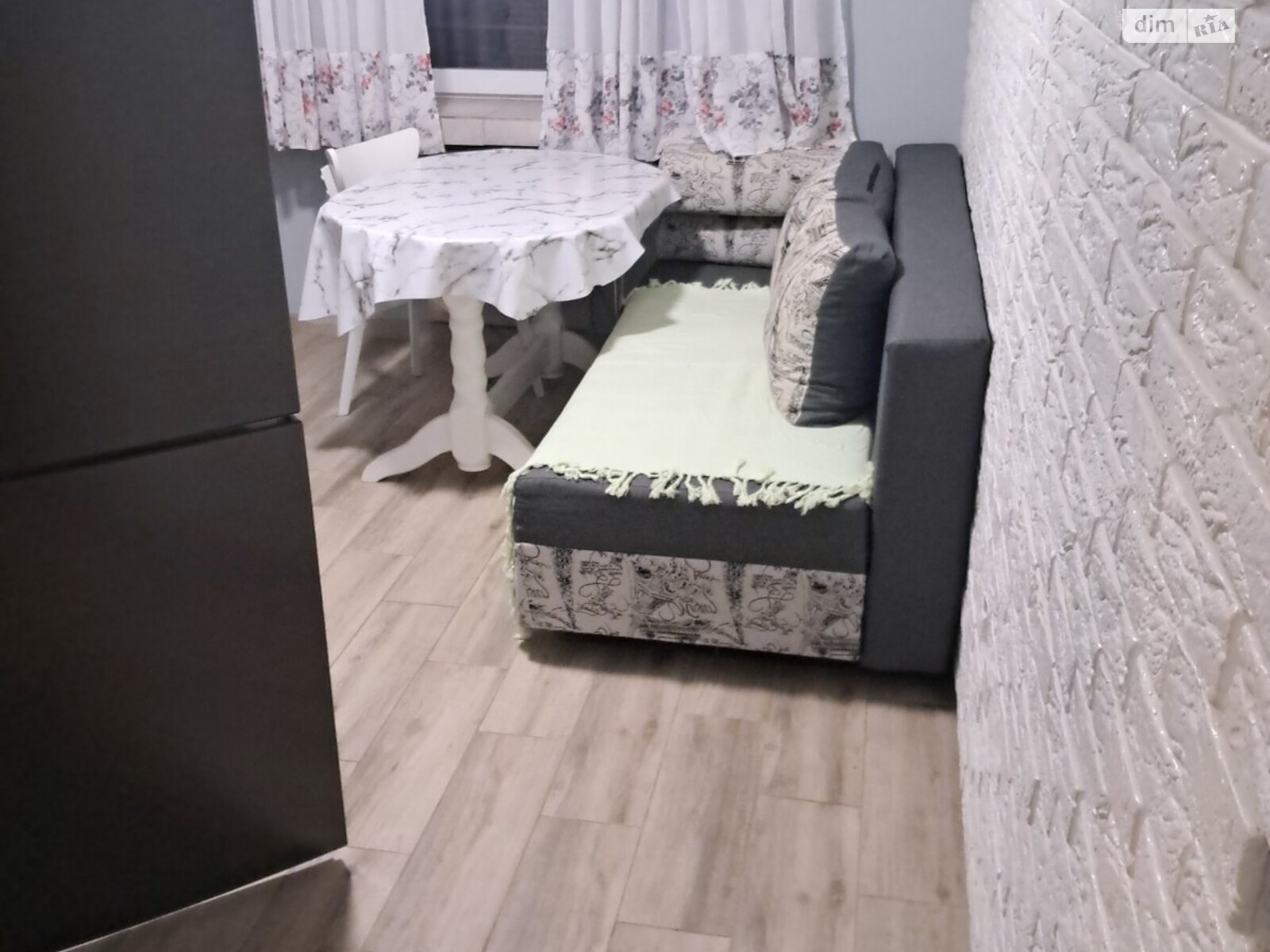 однокімнатна квартира з ремонтом в Ужгороді, район Промисловий, на вул. Лобачевського 43 в довготривалу оренду помісячно фото 1