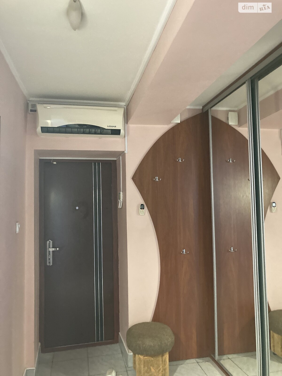 трехкомнатная квартира с мебелью в Ужгороде, район Радванка, на ул. Андрея Палая в аренду на долгий срок помесячно фото 1 трехкомнатная квартира с мебелью в Ужгороде, район Радванка, на ул. Андрея Палая в аренду на долгий срок помесячно фото 1