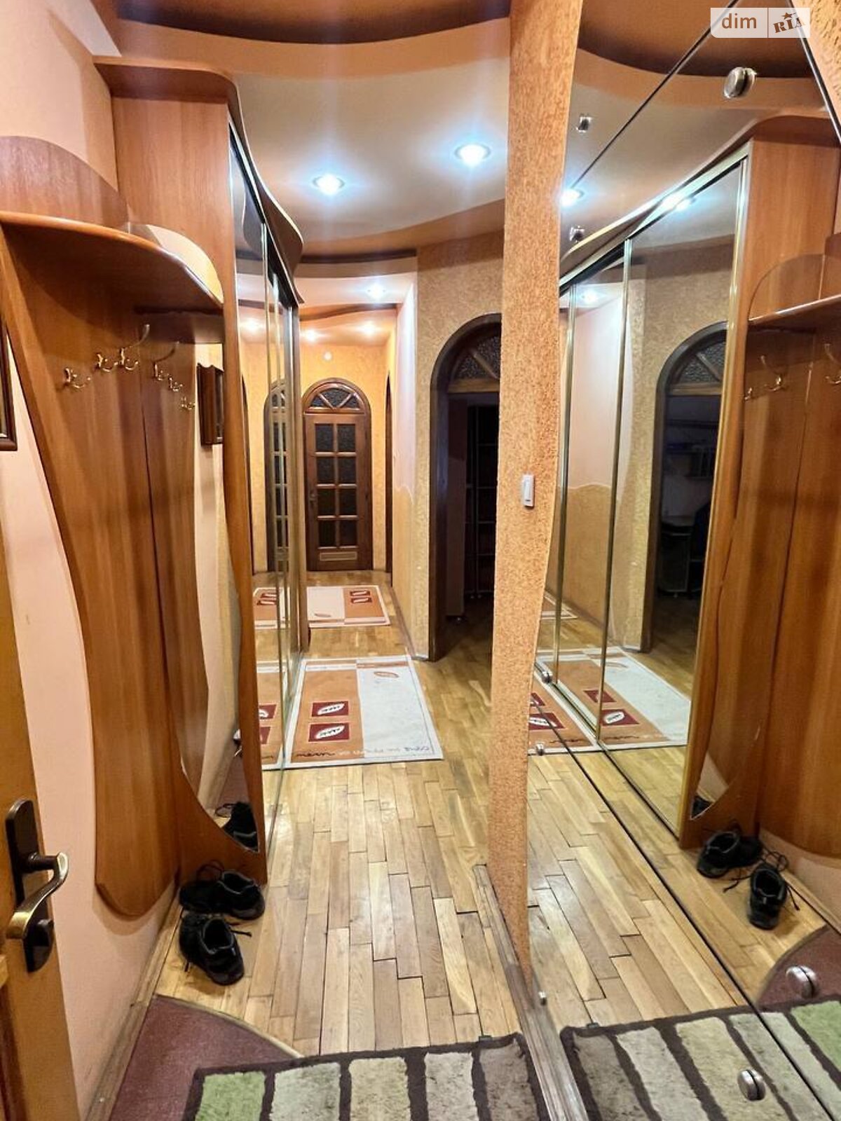 трехкомнатная квартира в Ужгороде, район Шахта, на ул. Федора Потушняка 7 в аренду на долгий срок помесячно фото 1 трехкомнатная квартира в Ужгороде, район Шахта, на ул. Федора Потушняка 7 в аренду на долгий срок помесячно фото 1