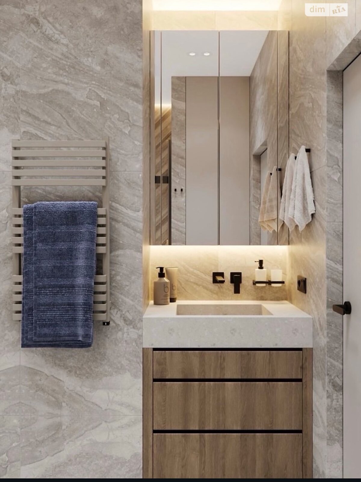 трехкомнатная квартира в Ужгороде, район Свепомоц, на пл. Хмельницкого Богдана 2 в аренду на долгий срок помесячно фото 1 трехкомнатная квартира в Ужгороде, район Свепомоц, на пл. Хмельницкого Богдана 2 в аренду на долгий срок помесячно фото 1