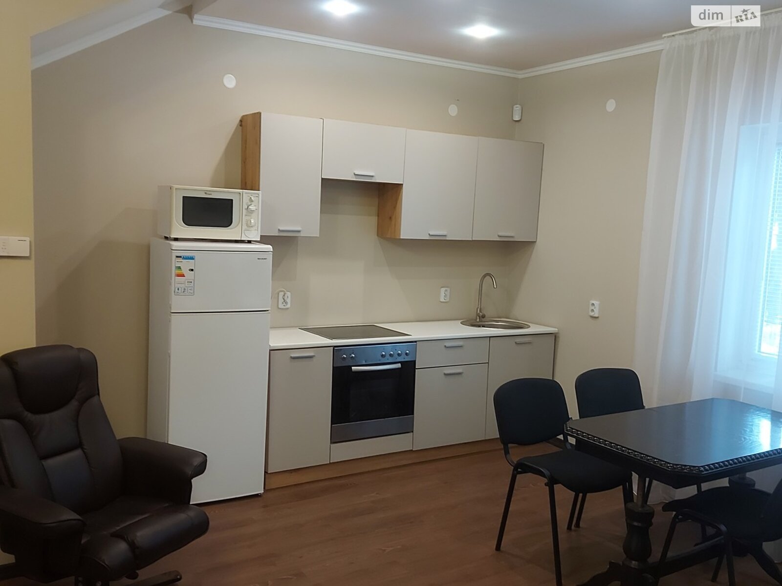 двокімнатна квартира з меблями в Ужгороді, район Центр, на вул. Фединця 7 в довготривалу оренду помісячно фото 1