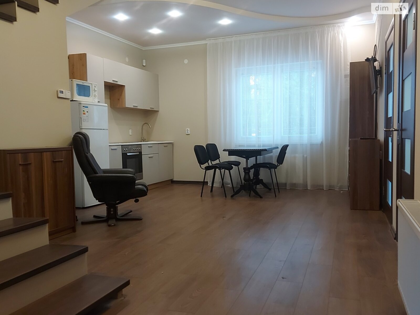 двокімнатна квартира з меблями в Ужгороді, район Центр, на вул. Фединця 7 в довготривалу оренду помісячно фото 1