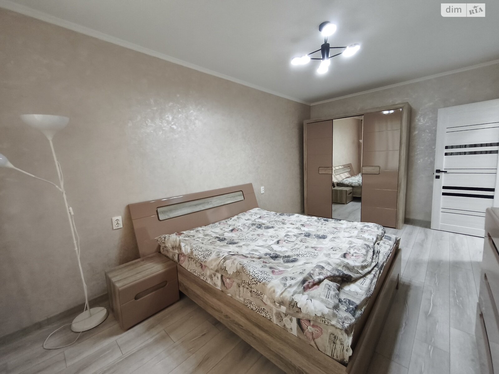 однокімнатна квартира в Ужгороді, район Центр, на пл. Гренджі-Донського в довготривалу оренду помісячно фото 1 однокімнатна квартира в Ужгороді, район Центр, на пл. Гренджі-Донського в довготривалу оренду помісячно фото 1